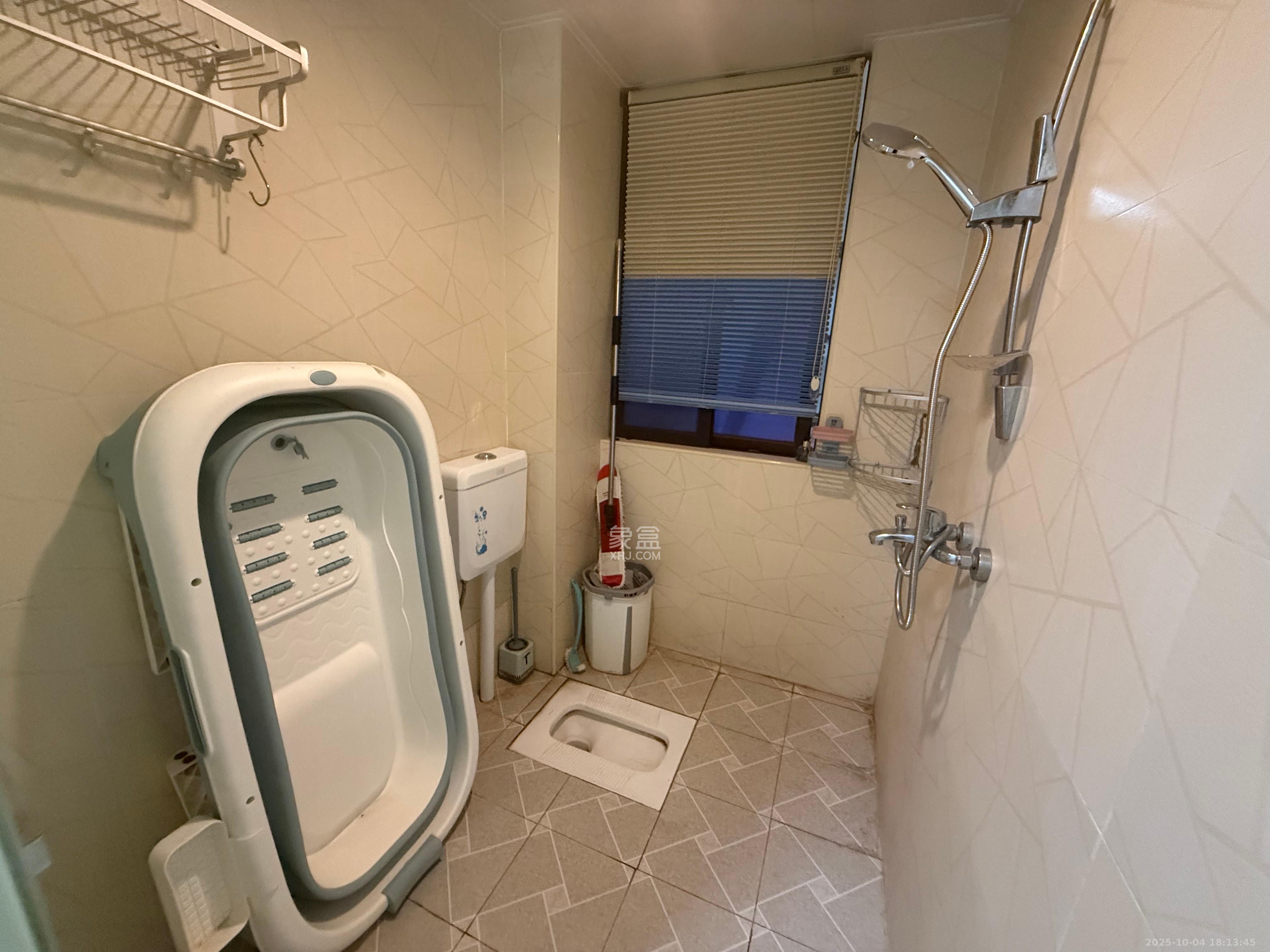 欧莱雅郡  1室2厅1卫    2000.0元/月室内图