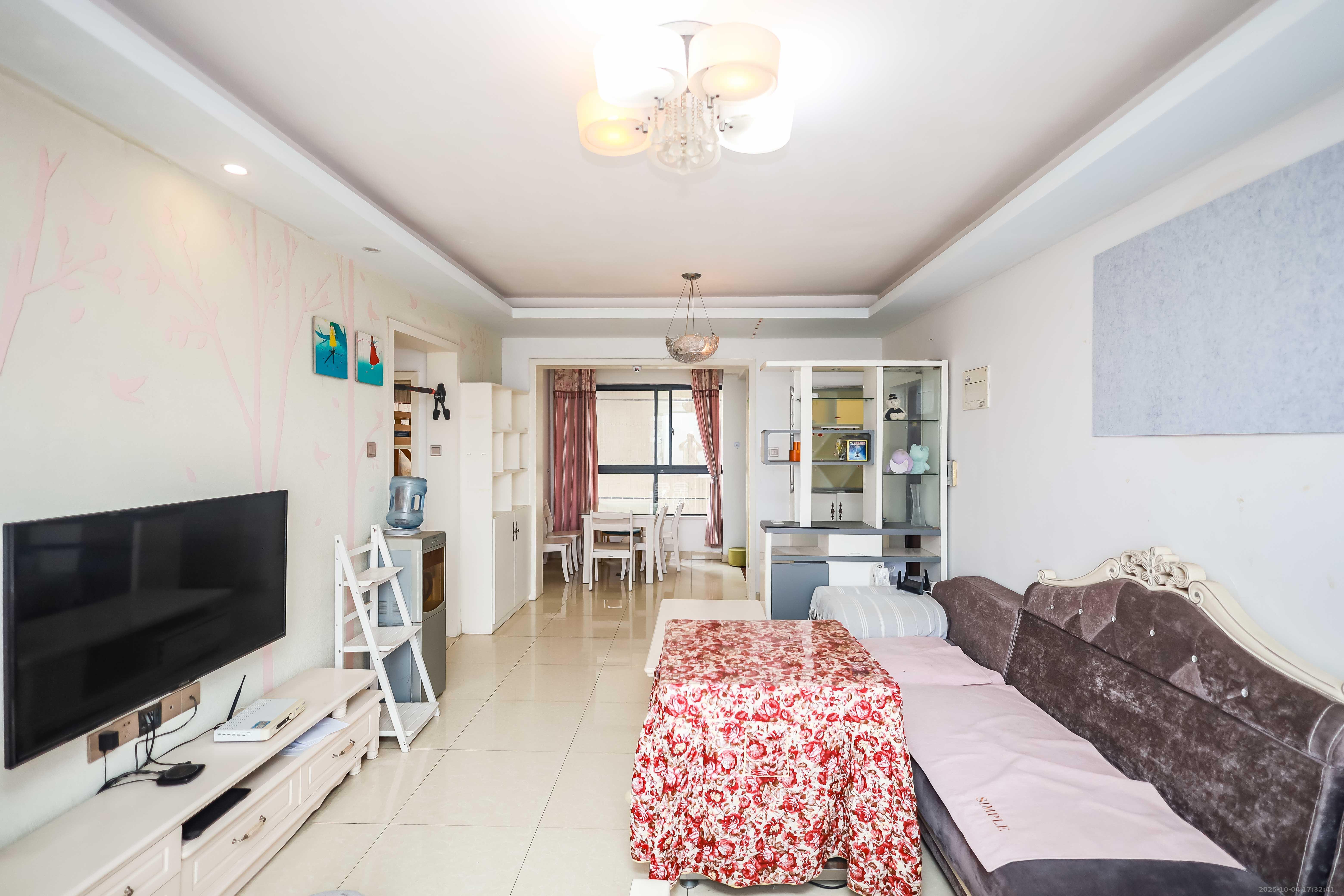 长房时代城 3室2厅1卫 85.0万 长房时代城 3室2厅1卫 85.0万客厅