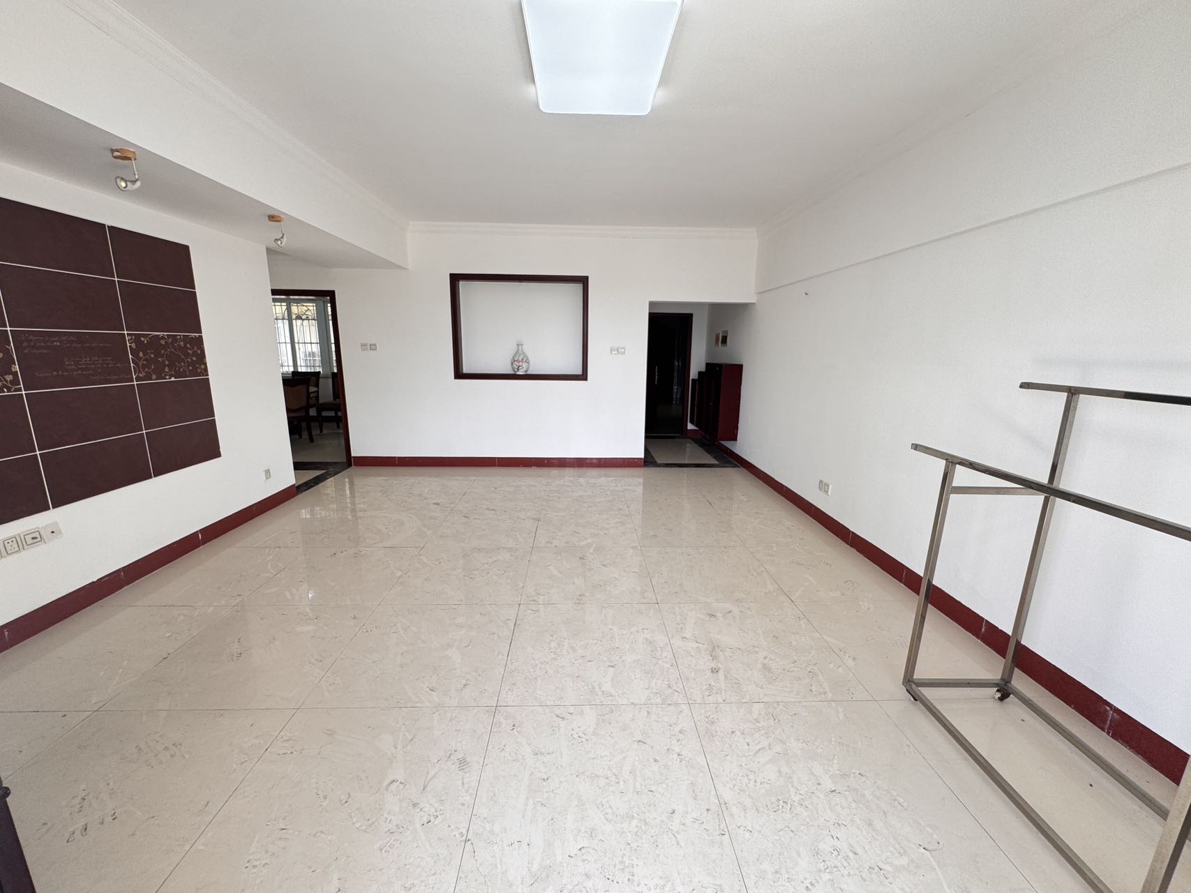 环海大厦 3室2厅2卫 2700.0元/月 环海大厦 3室2厅2卫 2700.0元/月室内图