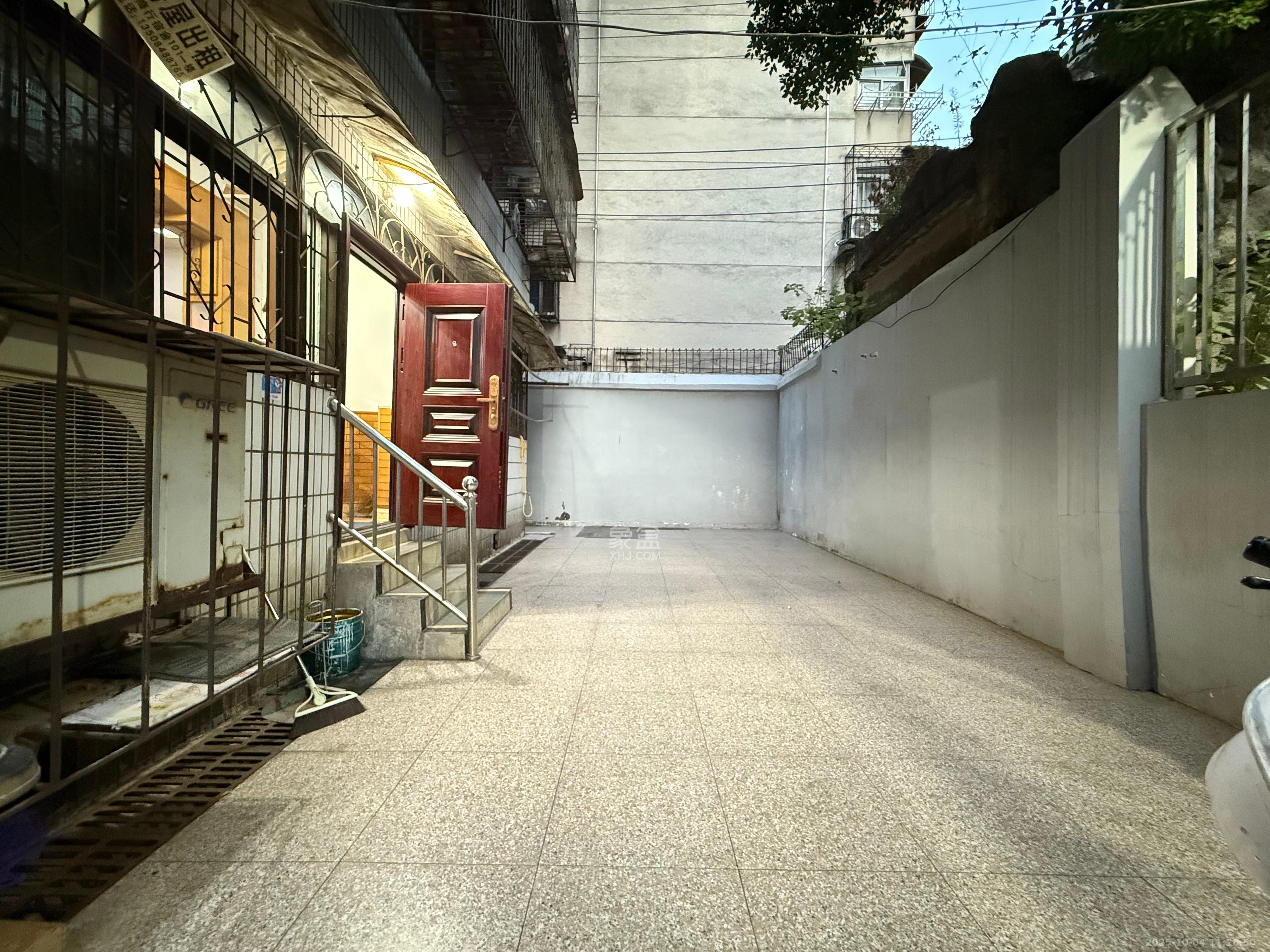 阿弥岭农村信用宿舍(阿弥岭路34号)  2室2厅1卫    1700.0元/月 阿弥岭农村信用宿舍(阿弥岭路34号)  2室2厅1卫    1700.0元/月