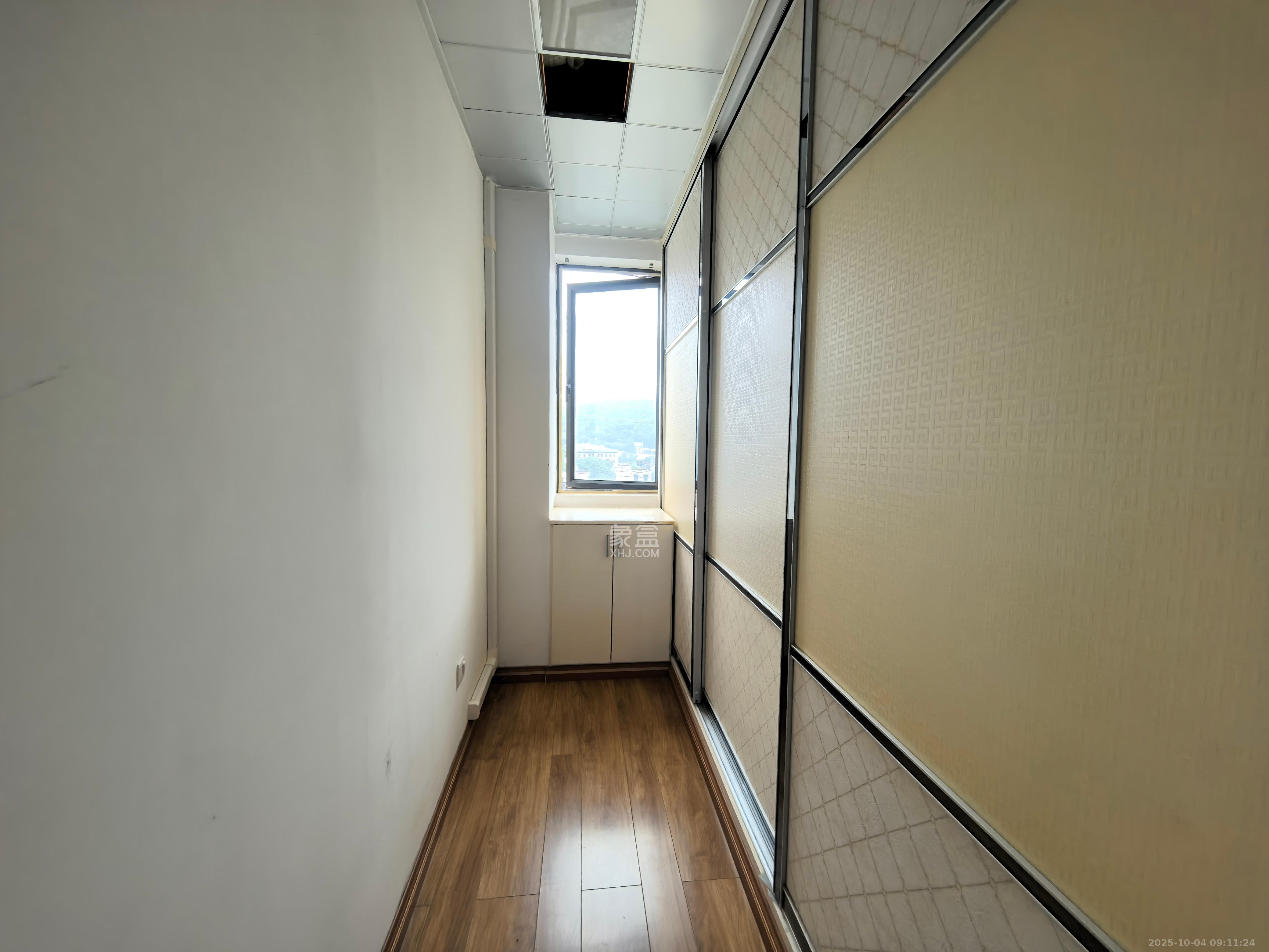 莱茵城  3室2厅1卫    2300.0元/月室内图