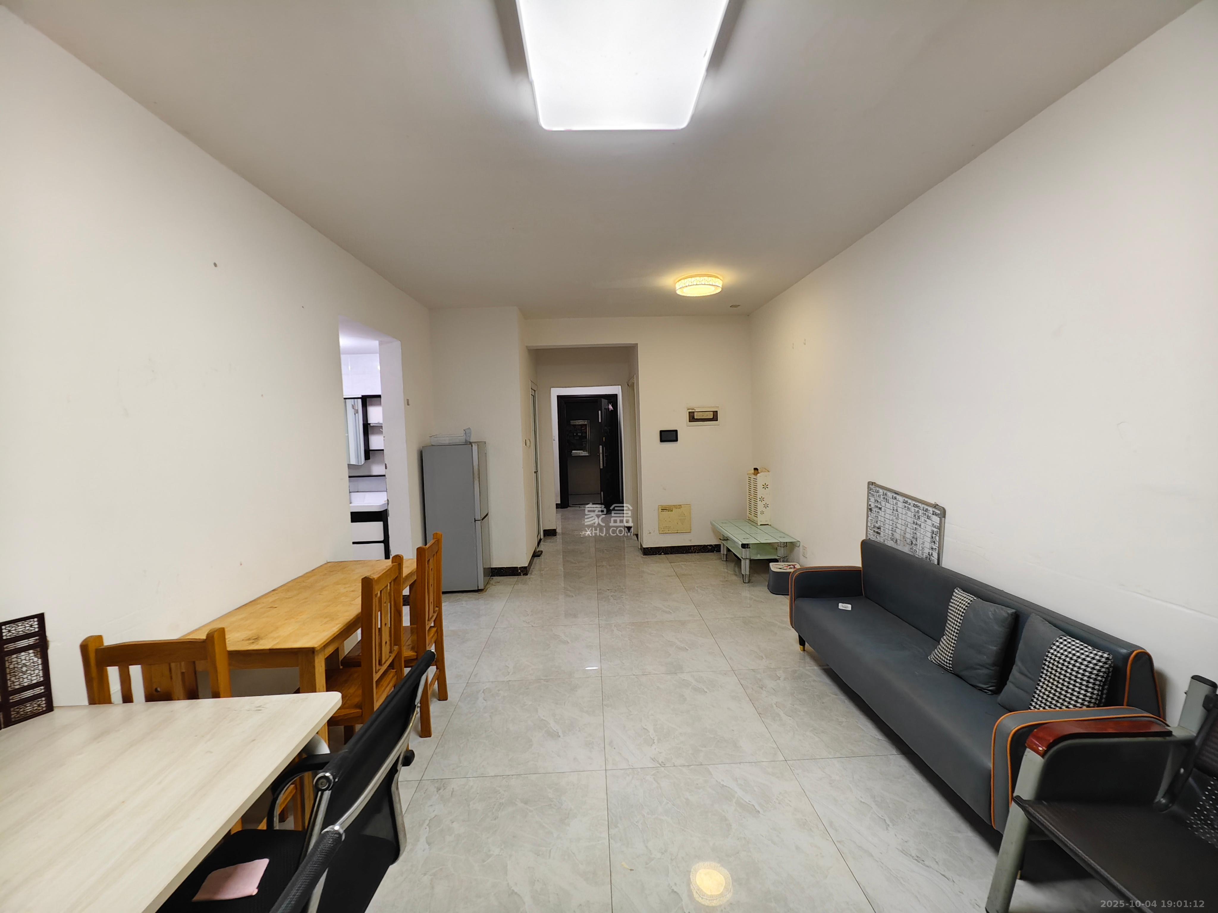 辉宏橄榄城  3室2厅1卫    1700.0元/月 辉宏橄榄城  3室2厅1卫    1700.0元/月室内图