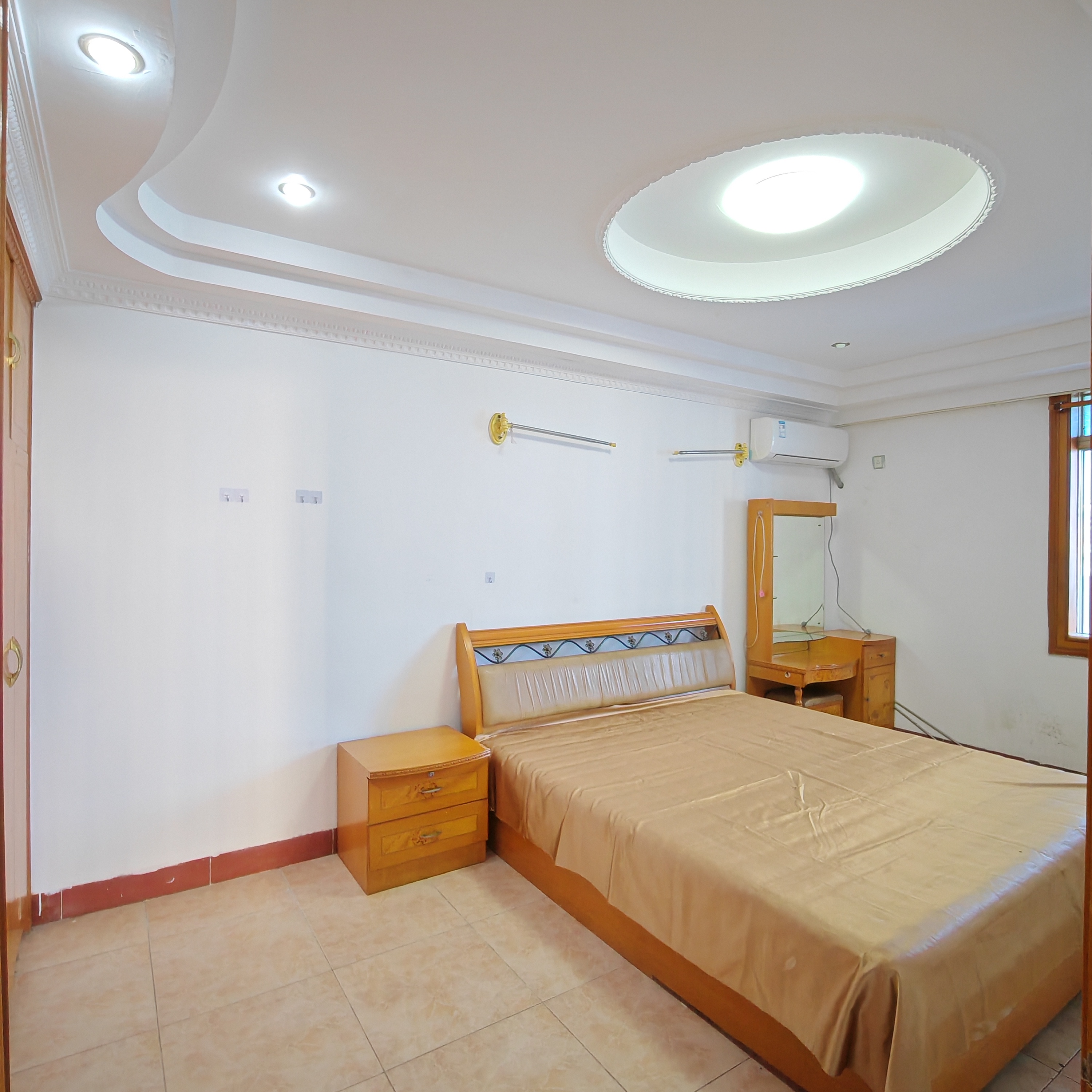 琼山交警大楼 3室2厅2卫 2000.00元/月 琼山交警大楼 3室2厅2卫 2000.00元/月室内图