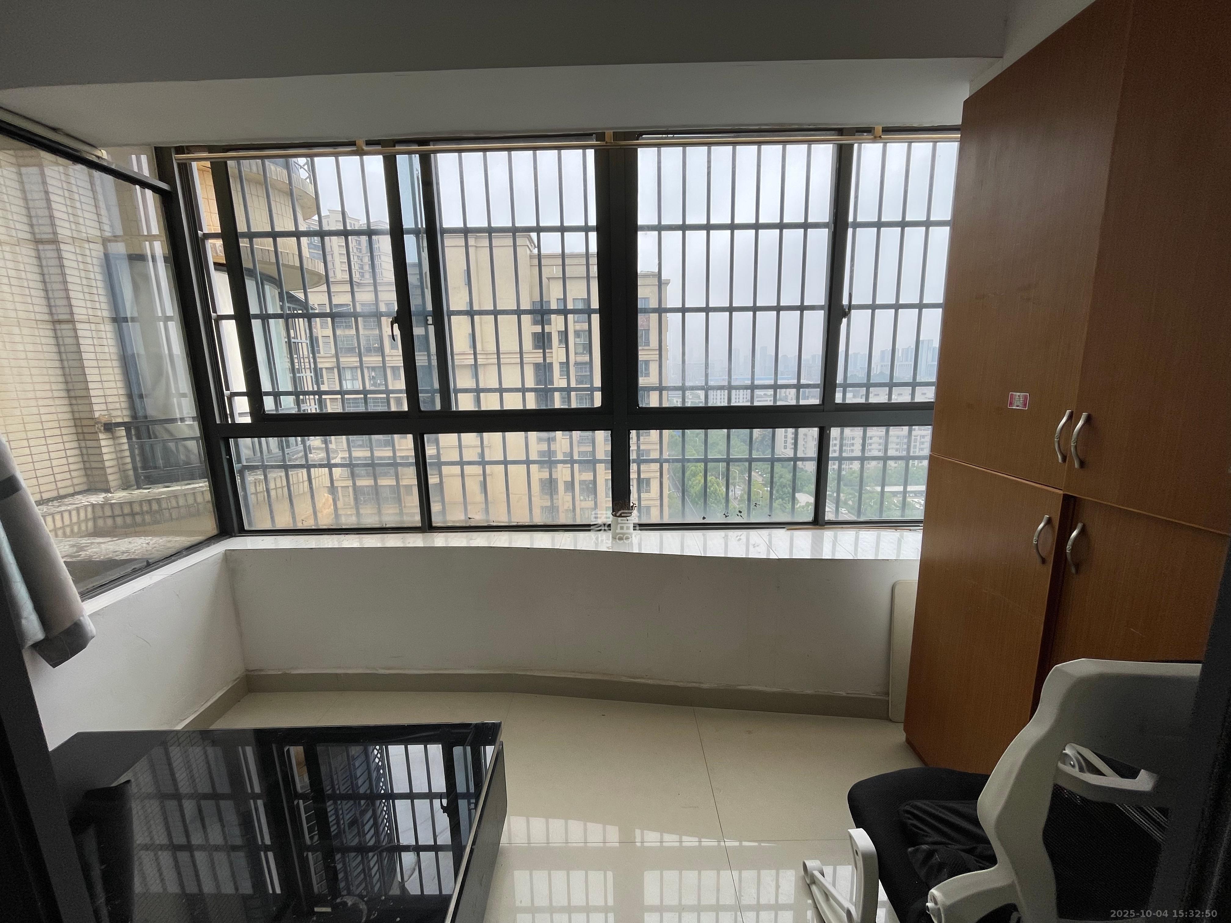 保利麓谷林语C区  3室2厅1卫    2200.0元/月室内图