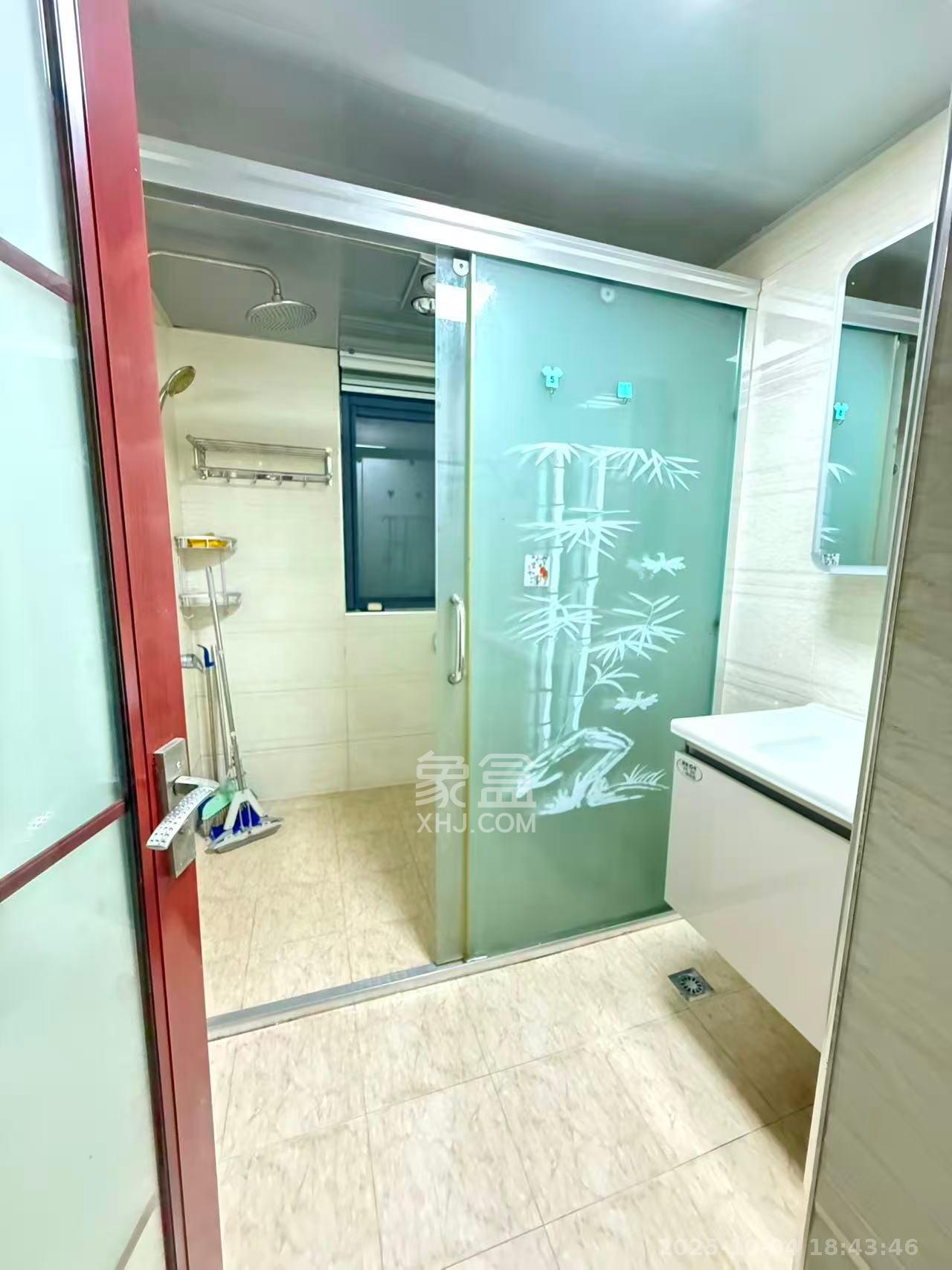 金领家族 3室2厅2卫 2200.0元/月 金领家族 3室2厅2卫 2200.0元/月室内图