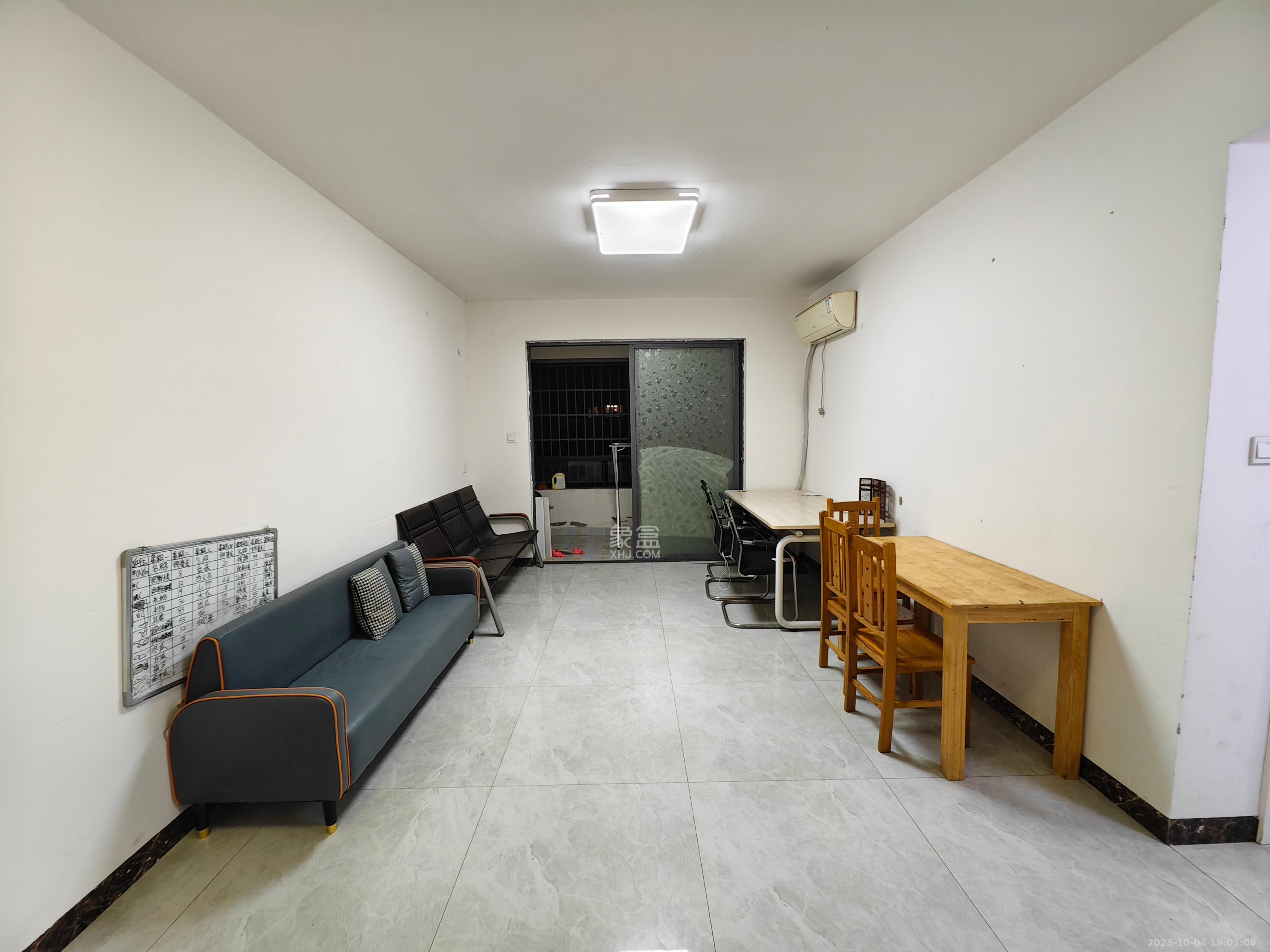 辉宏橄榄城  3室2厅1卫    1700.0元/月 辉宏橄榄城  3室2厅1卫    1700.0元/月