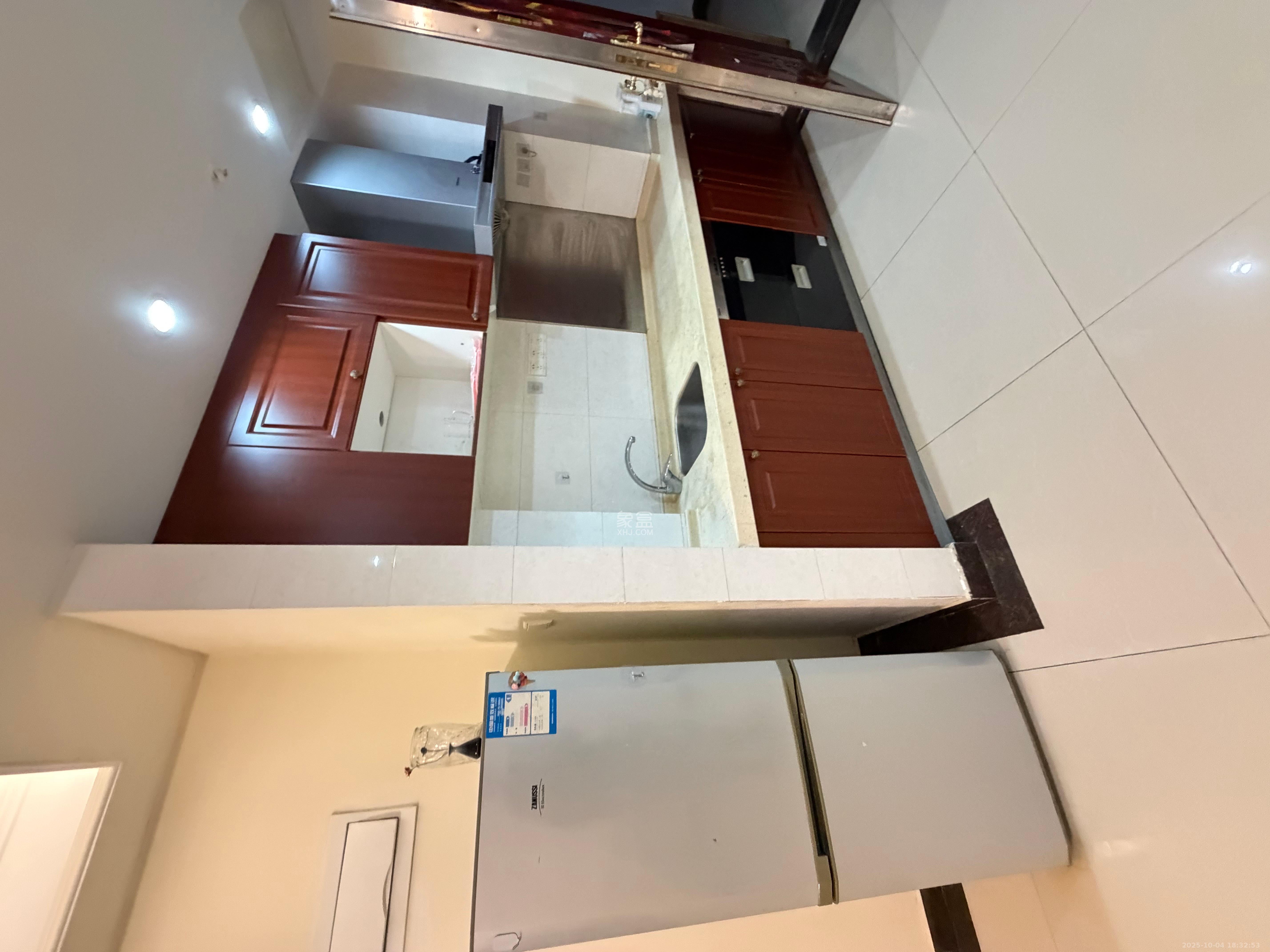 恒大华府 1室2厅1卫 1600.00元/月 恒大华府 1室2厅1卫 1600.00元/月室内图