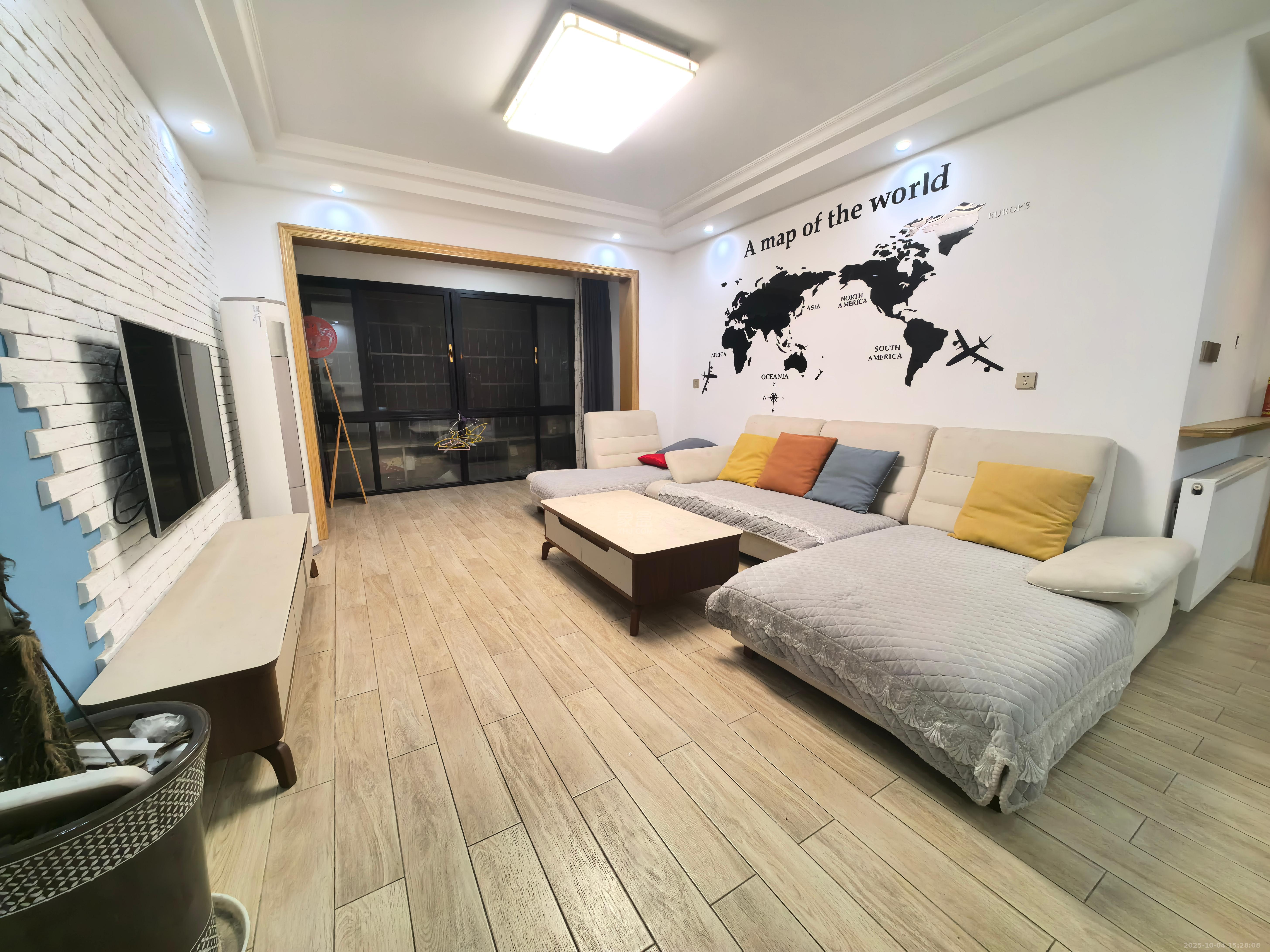 莱茵小镇 3室2厅2卫 1800.0元/月 莱茵小镇 3室2厅2卫 1800.0元/月室内图