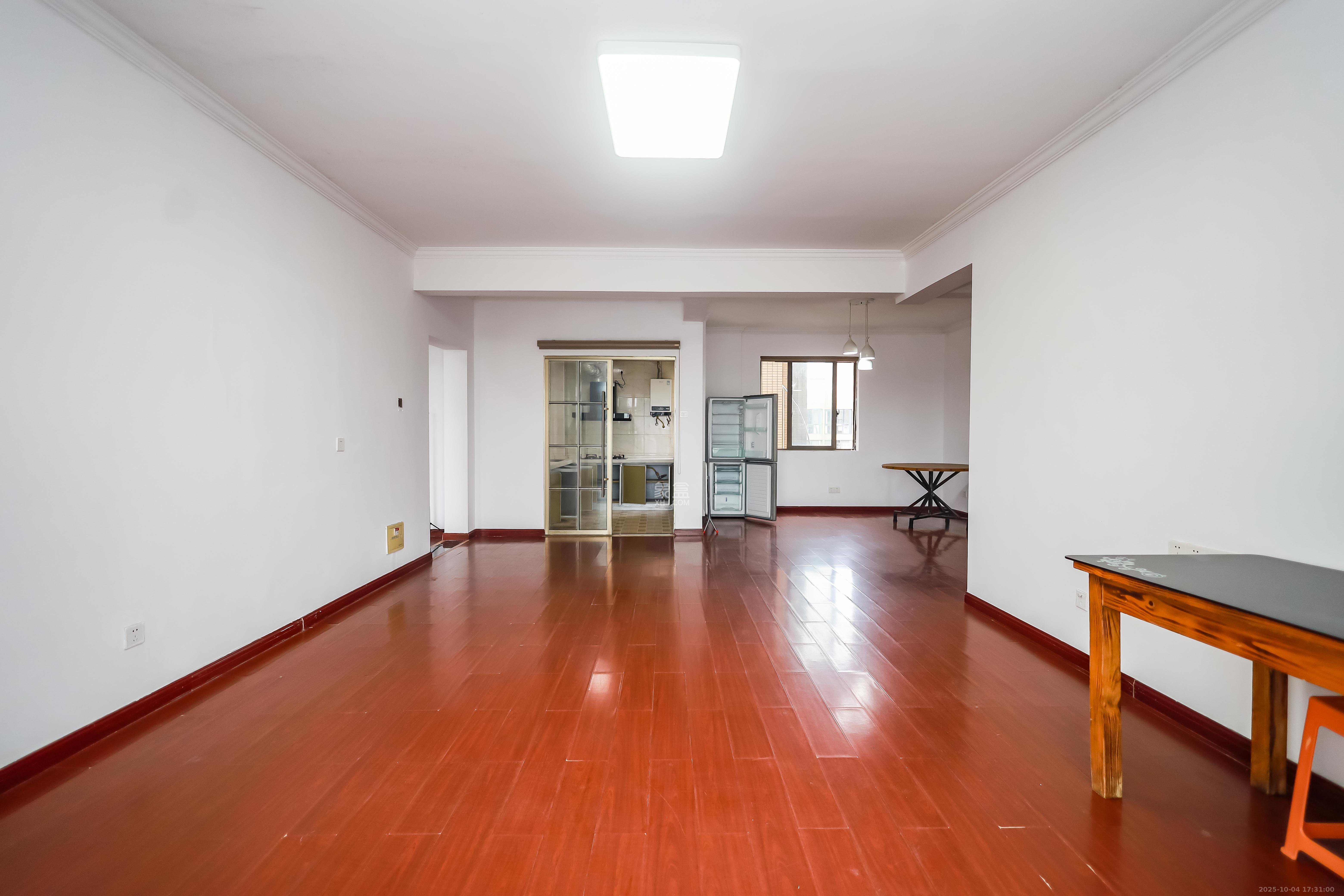 阳光晶城 4室2厅2卫 118.0万 阳光晶城 4室2厅2卫 118.0万客厅