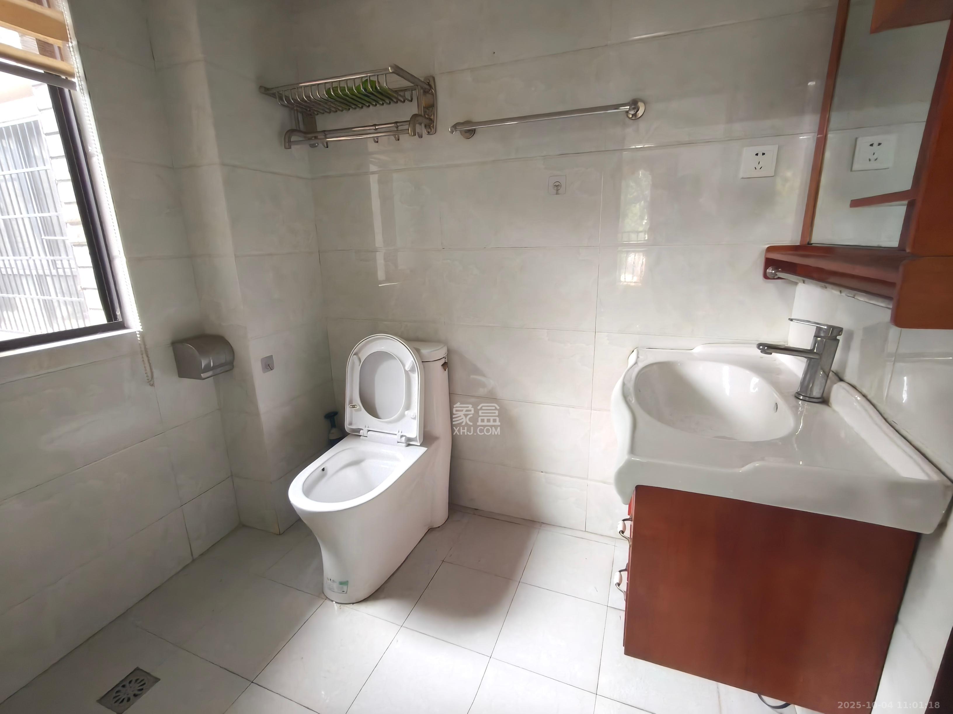 康桥长郡 3室2厅2卫 1900.0元/月 康桥长郡 3室2厅2卫 1900.0元/月室内图