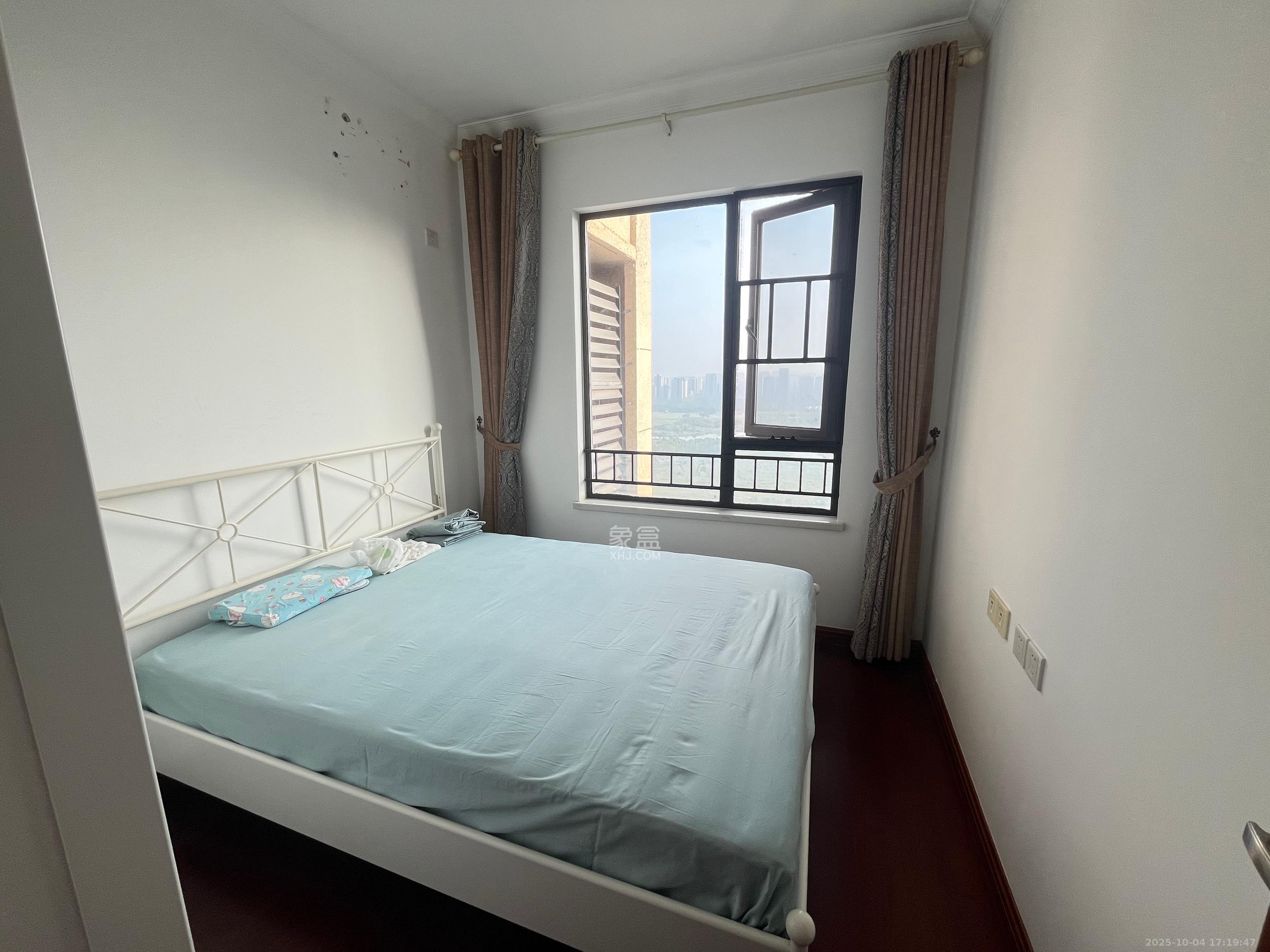 中海国际五期  3室2厅2卫    2200.0元/月 中海国际五期  3室2厅2卫    2200.0元/月室内图