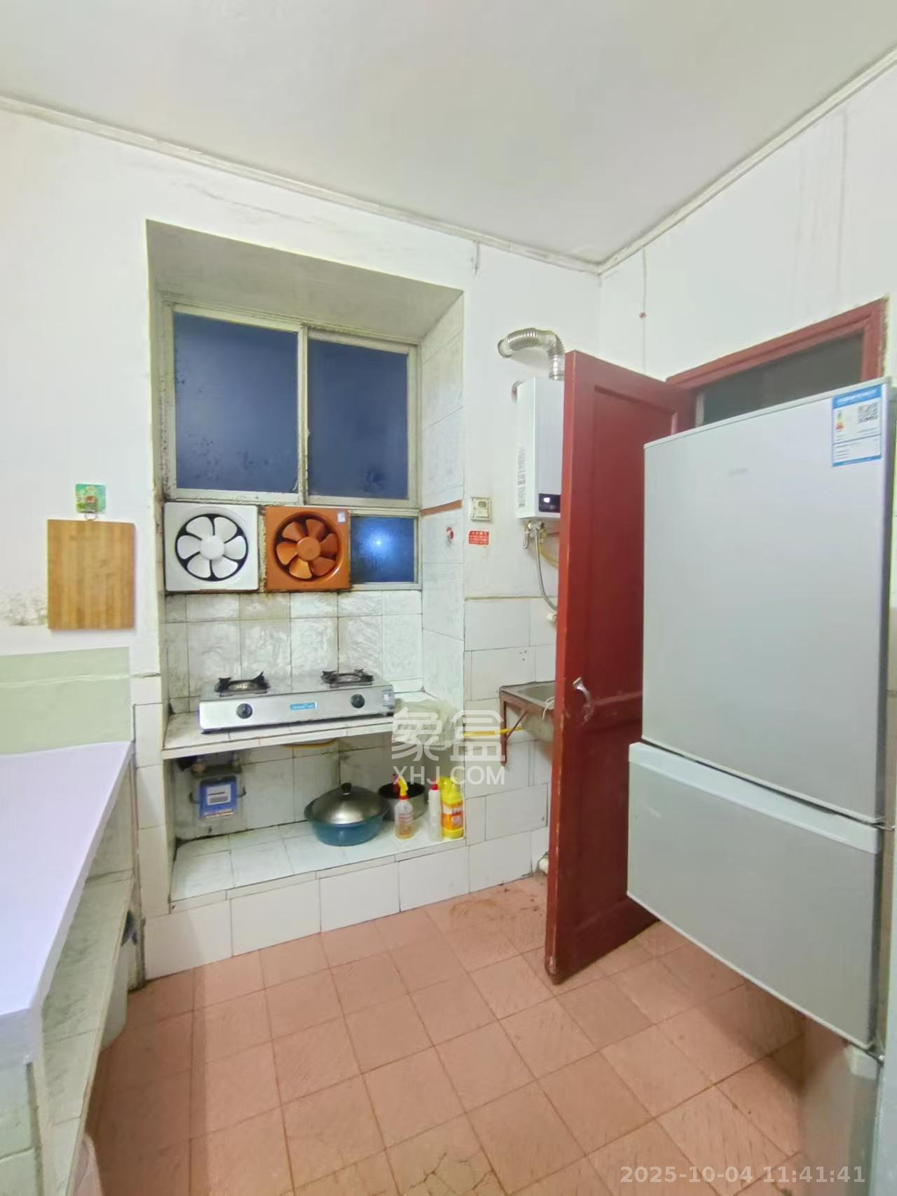 人民新村  1室1厅1卫    1300.0元/月 人民新村  1室1厅1卫    1300.0元/月室内图