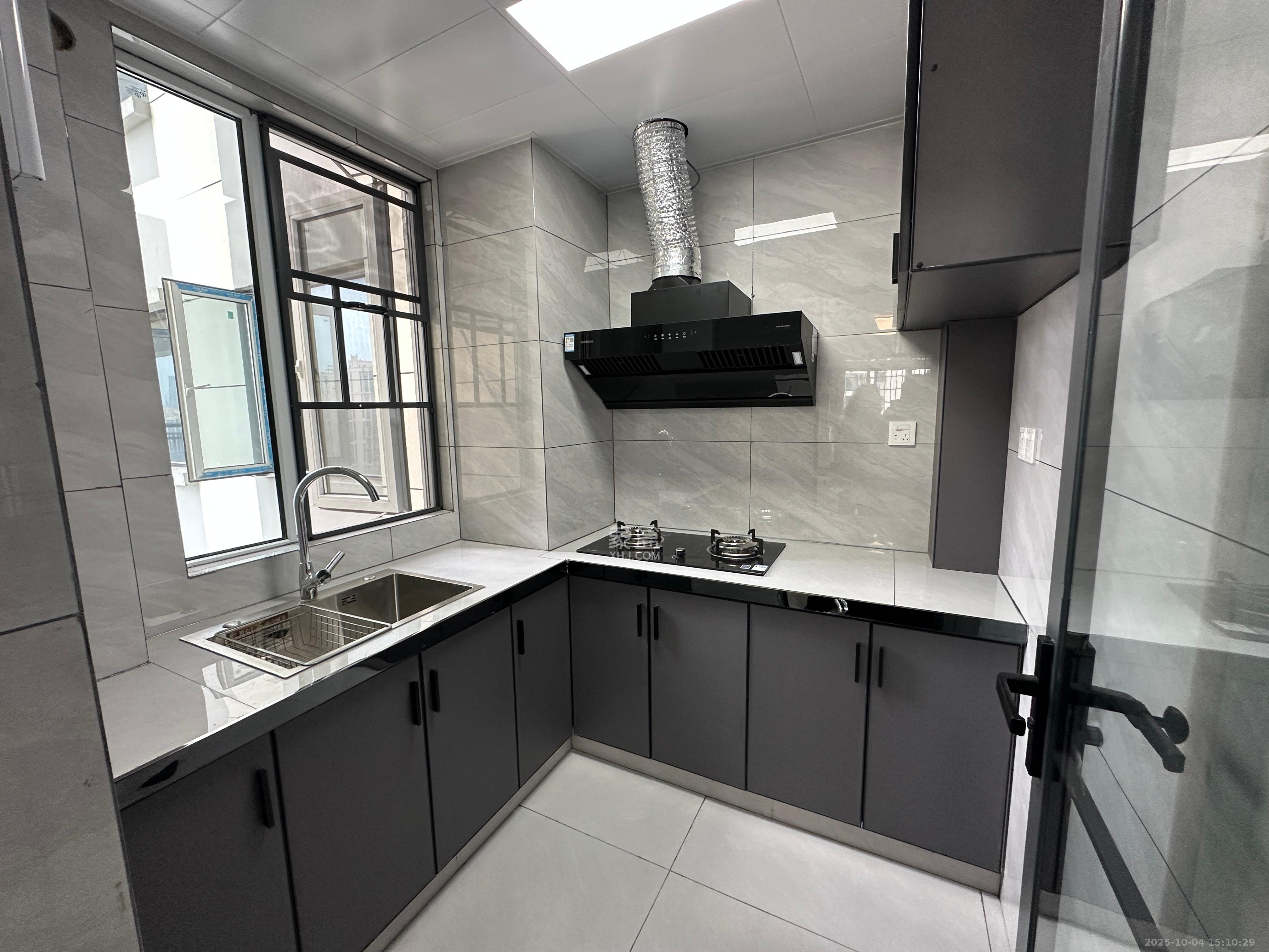 和景家园二期  2室1厅1卫    2000.0元/月室内图