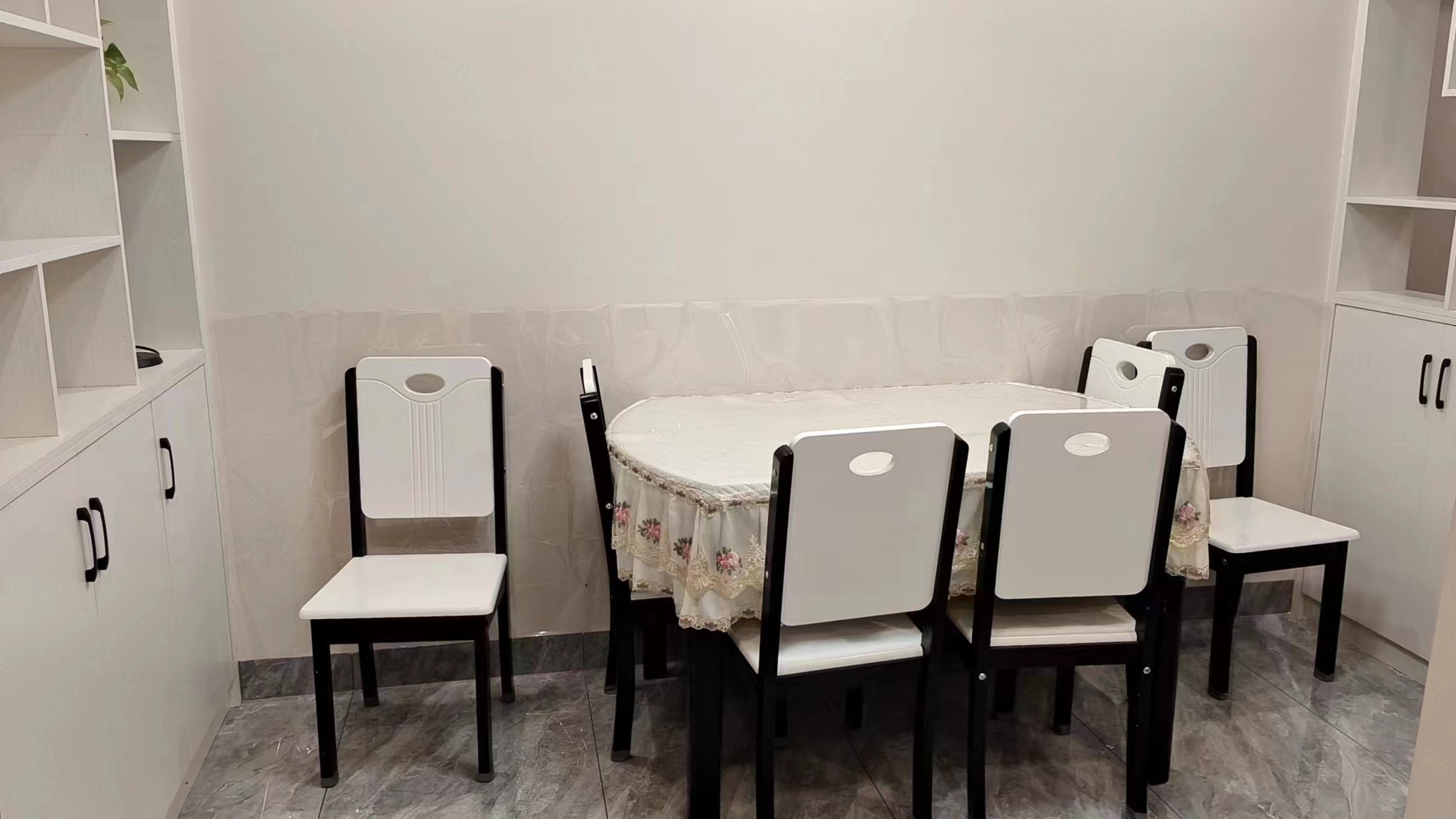 民俗文化广场  2室2厅1卫    1800.0元/月室内图