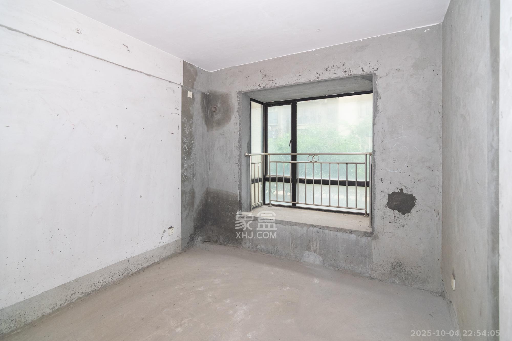 中鼎江岸花城  4室2厅2卫    68.0万 中鼎江岸花城  4室2厅2卫    68.0万卧室