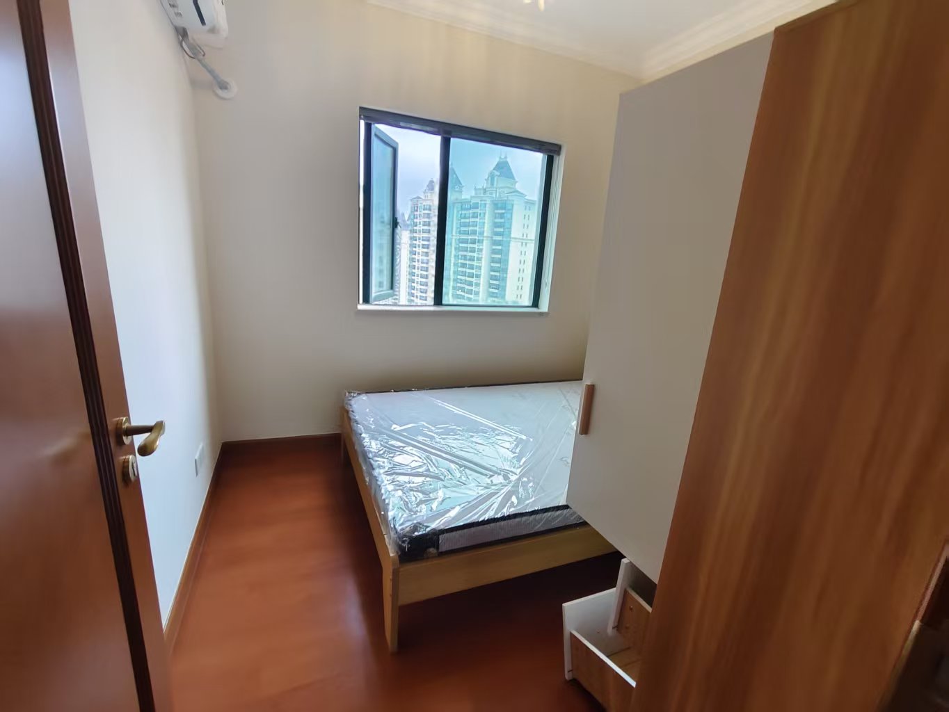 恒大绿洲  3室2厅2卫    2000.0元/月室内图