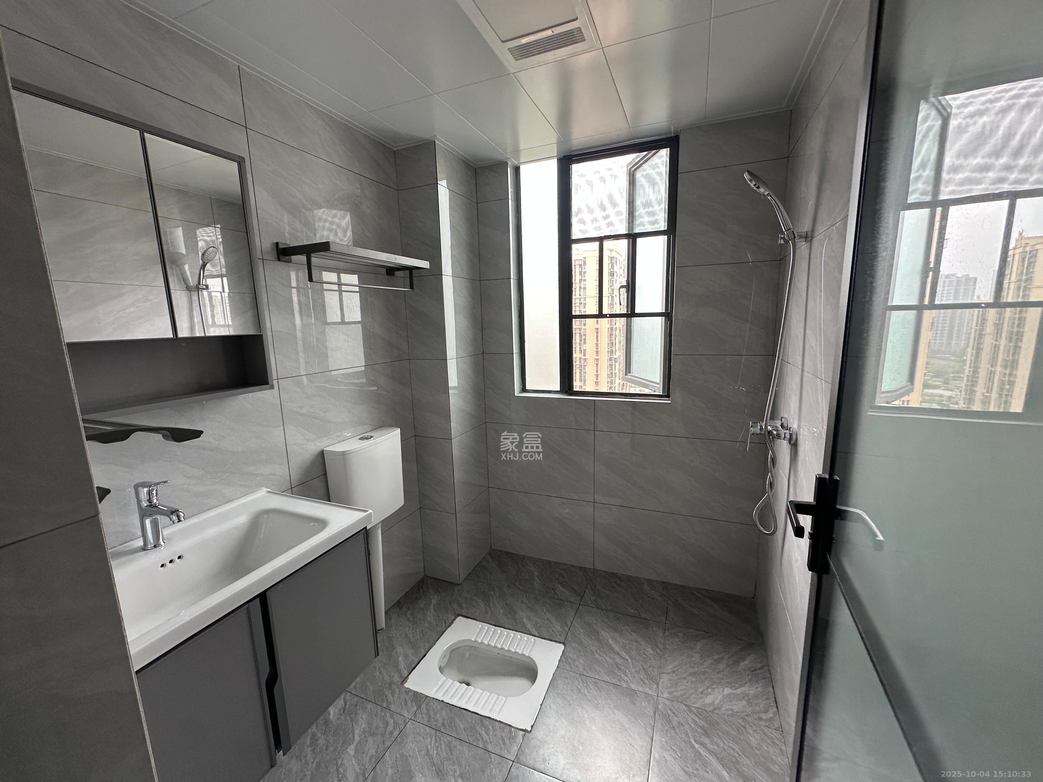 和景家园二期  2室1厅1卫    2000.0元/月室内图