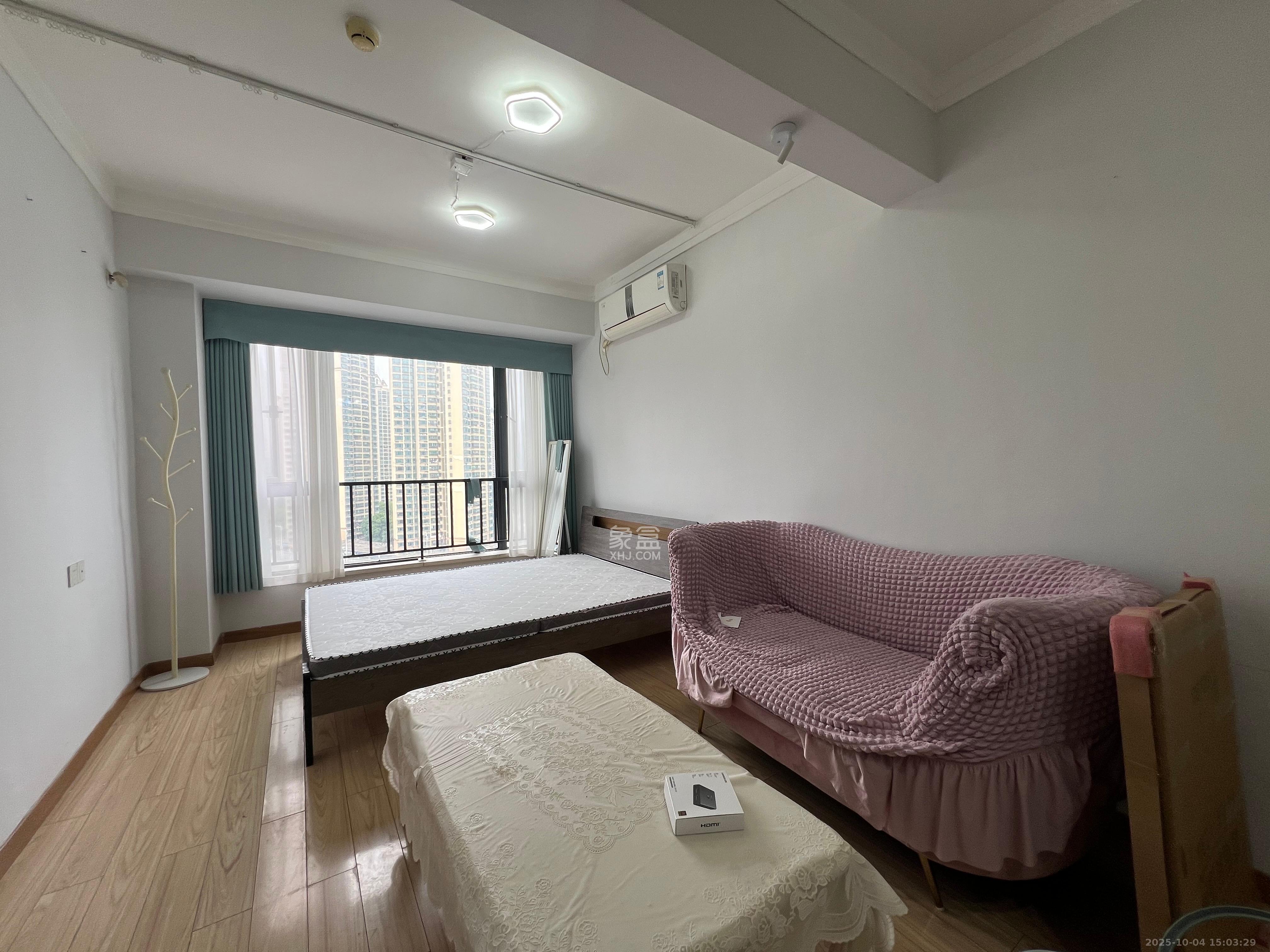 藏珑湖上国际花园 1室1厅1卫 1600.0元/月 藏珑湖上国际花园 1室1厅1卫 1600.0元/月室内图