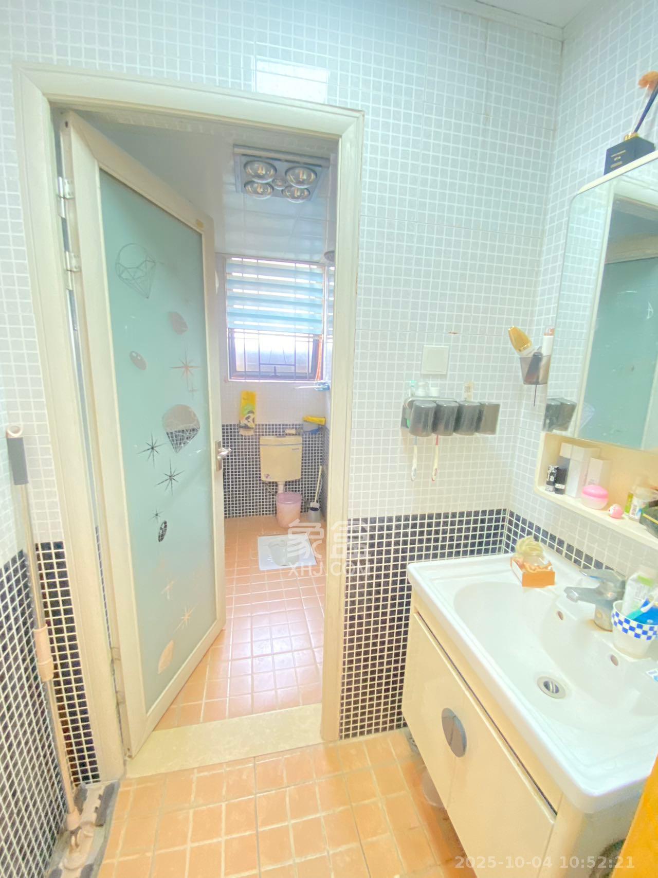 恒生碧水龙庭  3室2厅2卫    2000.0元/月室内图