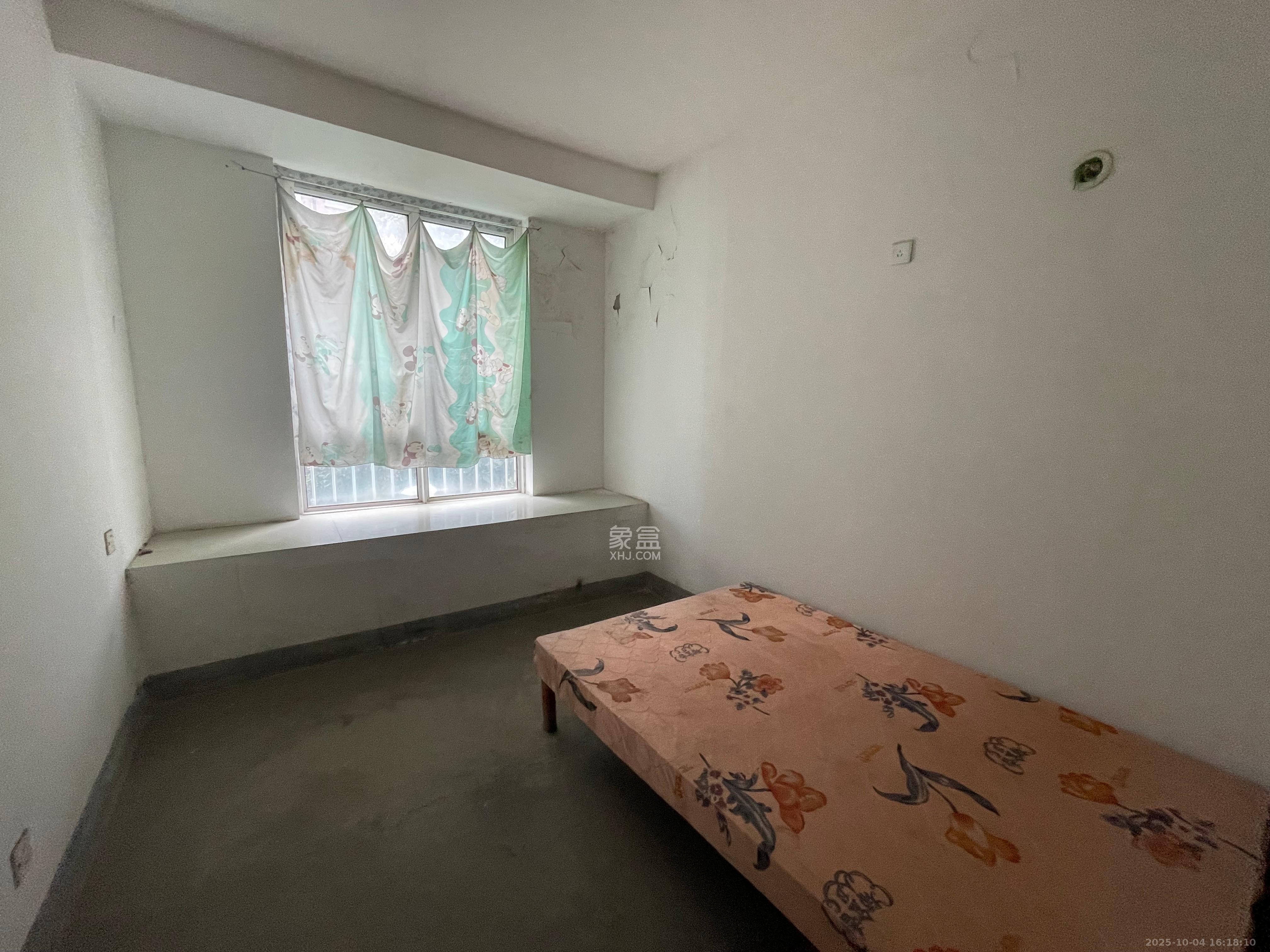 山水湾  1室2厅1卫    1200.0元/月 山水湾  1室2厅1卫    1200.0元/月室内图