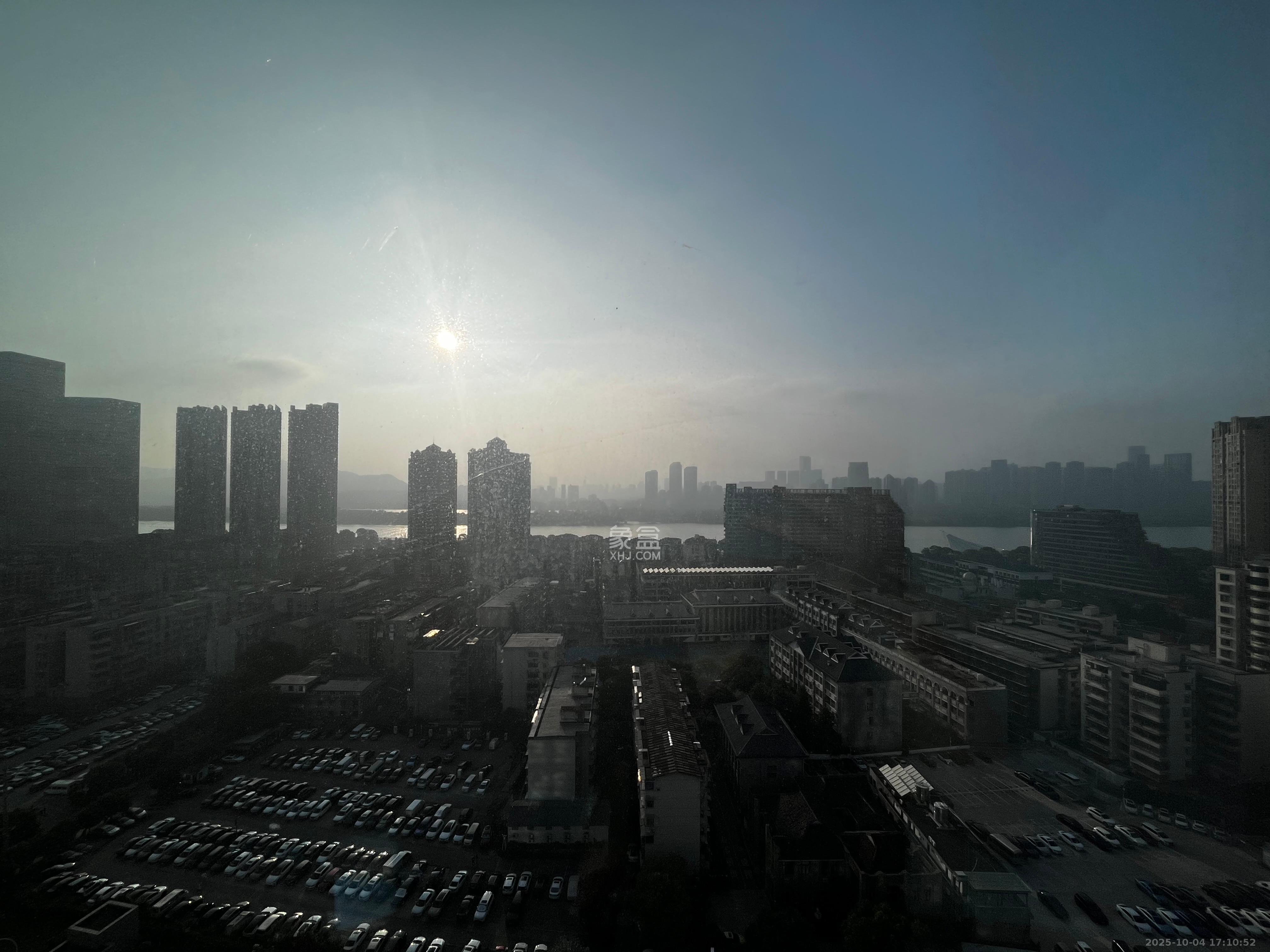 华润置地中心  1室0厅1卫   2300.00元/月