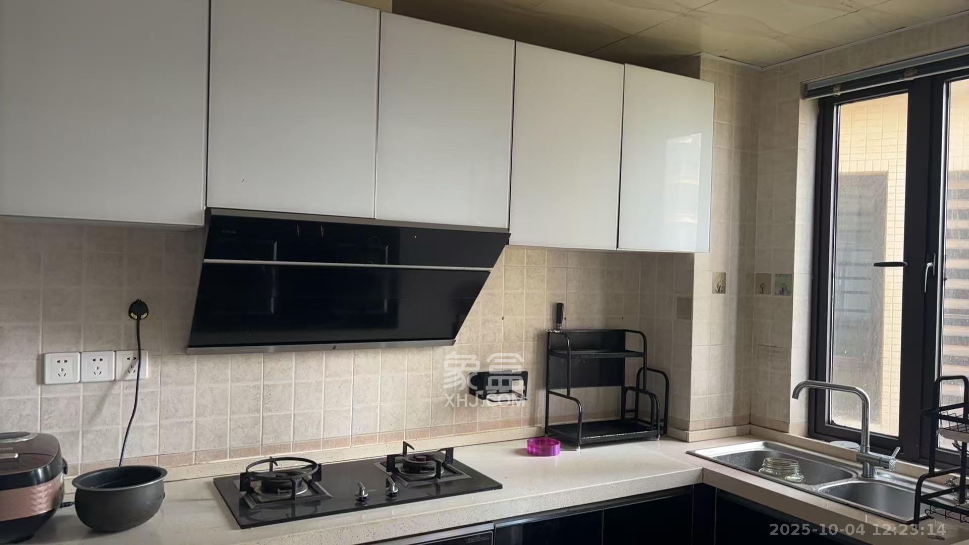 保利麓谷林语F区 3室2厅2卫 2700.0元/月 保利麓谷林语F区 3室2厅2卫 2700.0元/月室内图