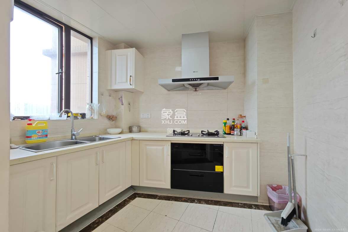 五江天街南区 3室2厅2卫 2600.0元/月 五江天街南区 3室2厅2卫 2600.0元/月室内图