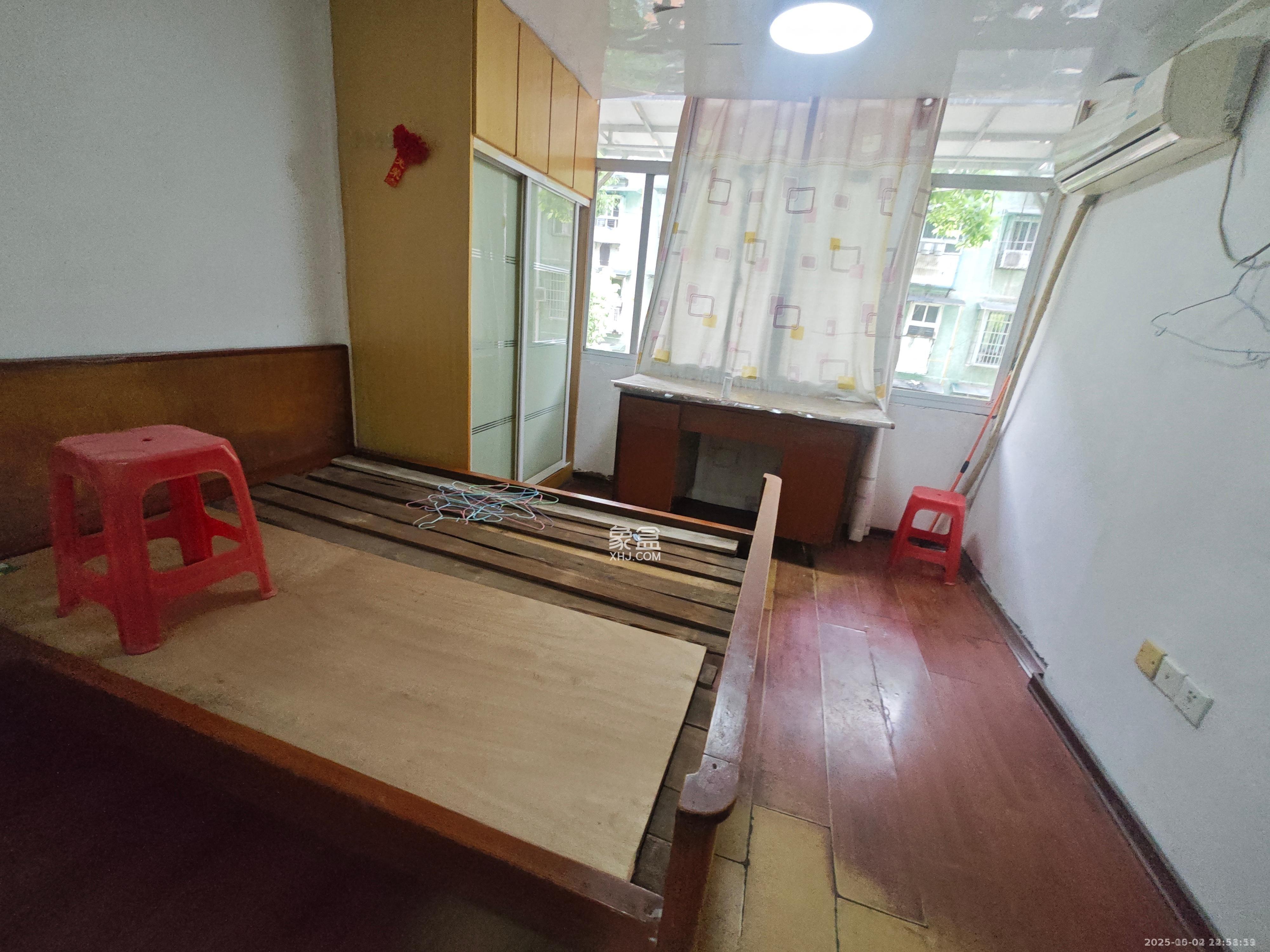 红旗区三片  2室1厅1卫    1500.0元/月室内图