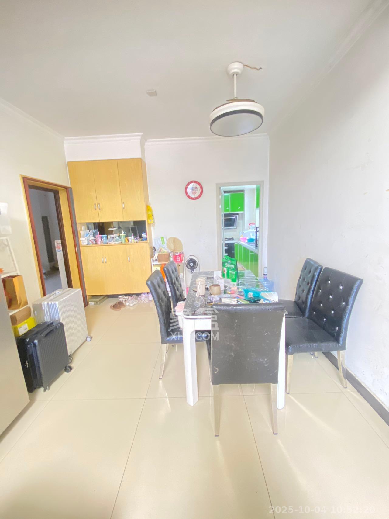 恒生碧水龙庭  3室2厅2卫    2000.0元/月室内图