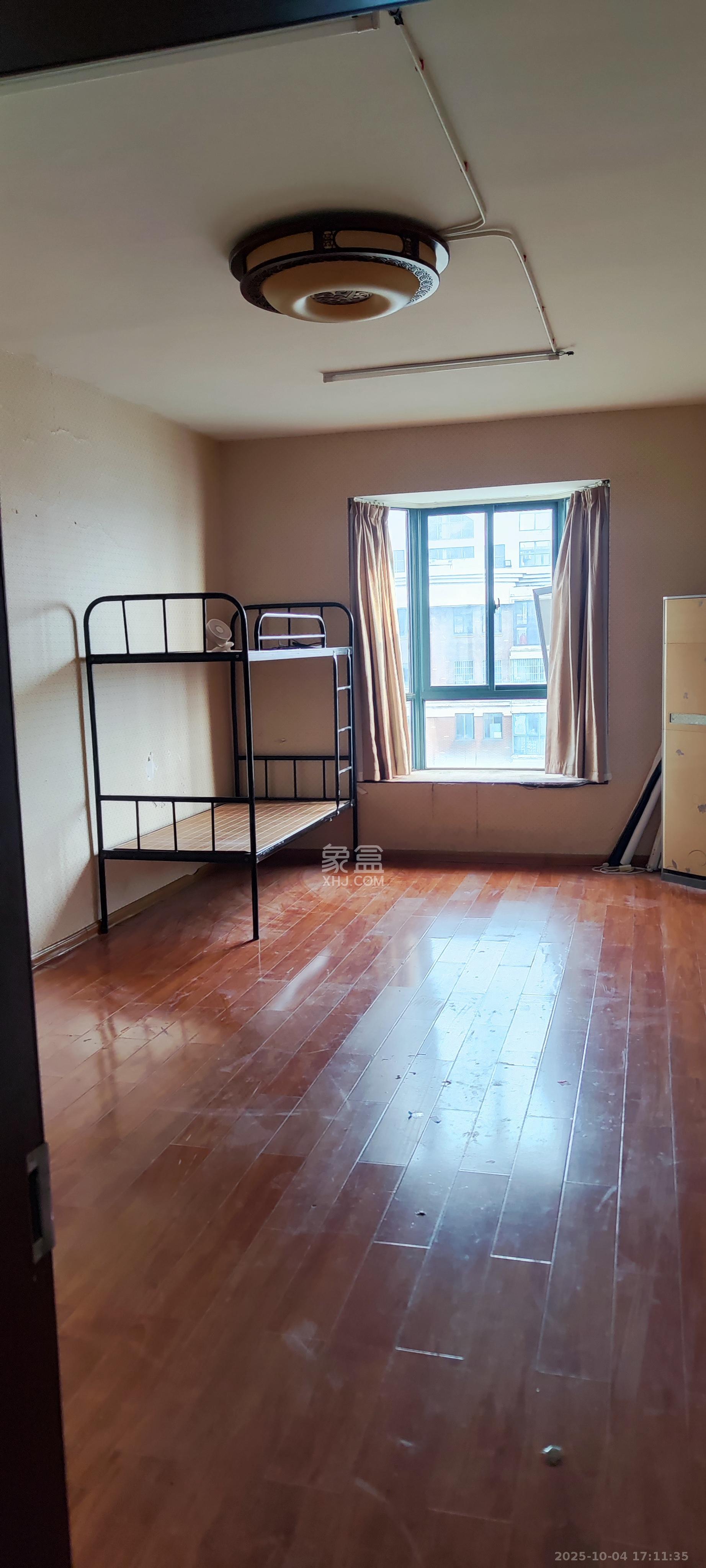 天城湖光山色  4室2厅2卫    2600.0元/月 天城湖光山色  4室2厅2卫    2600.0元/月室内图1