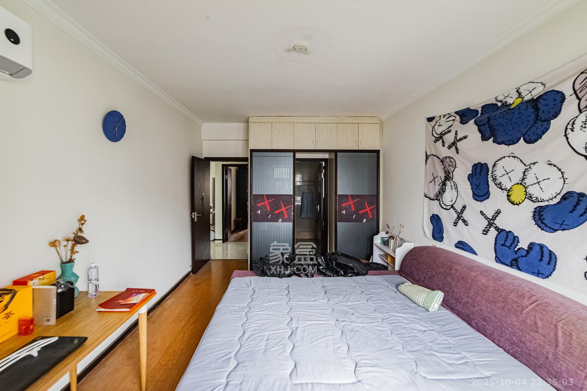 珠江花城二期扶水岸 3室1厅2卫 86.0万 珠江花城二期扶水岸 3室1厅2卫 86.0万卧室