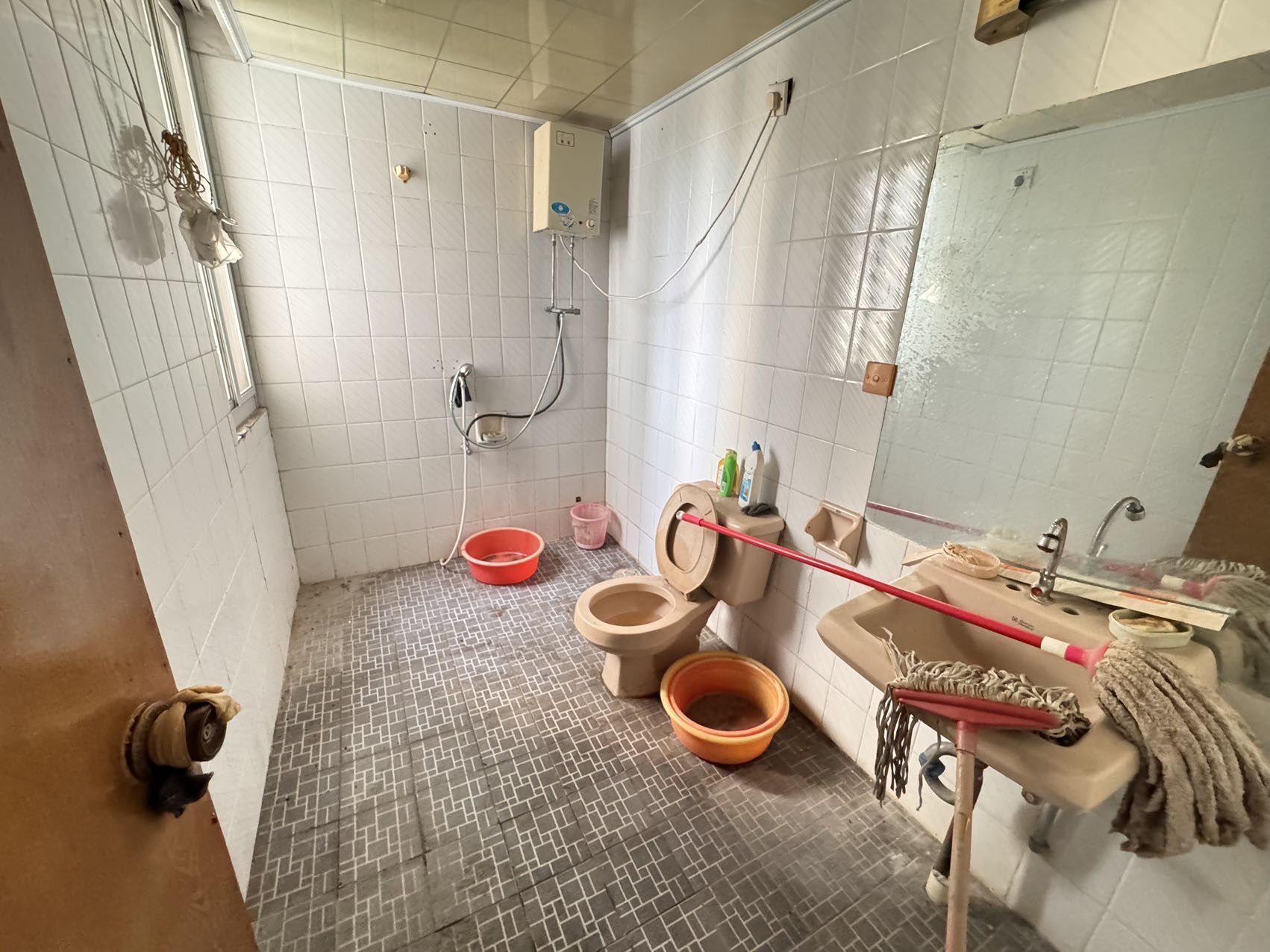 龙珠新城  4室2厅2卫    146.0万客厅