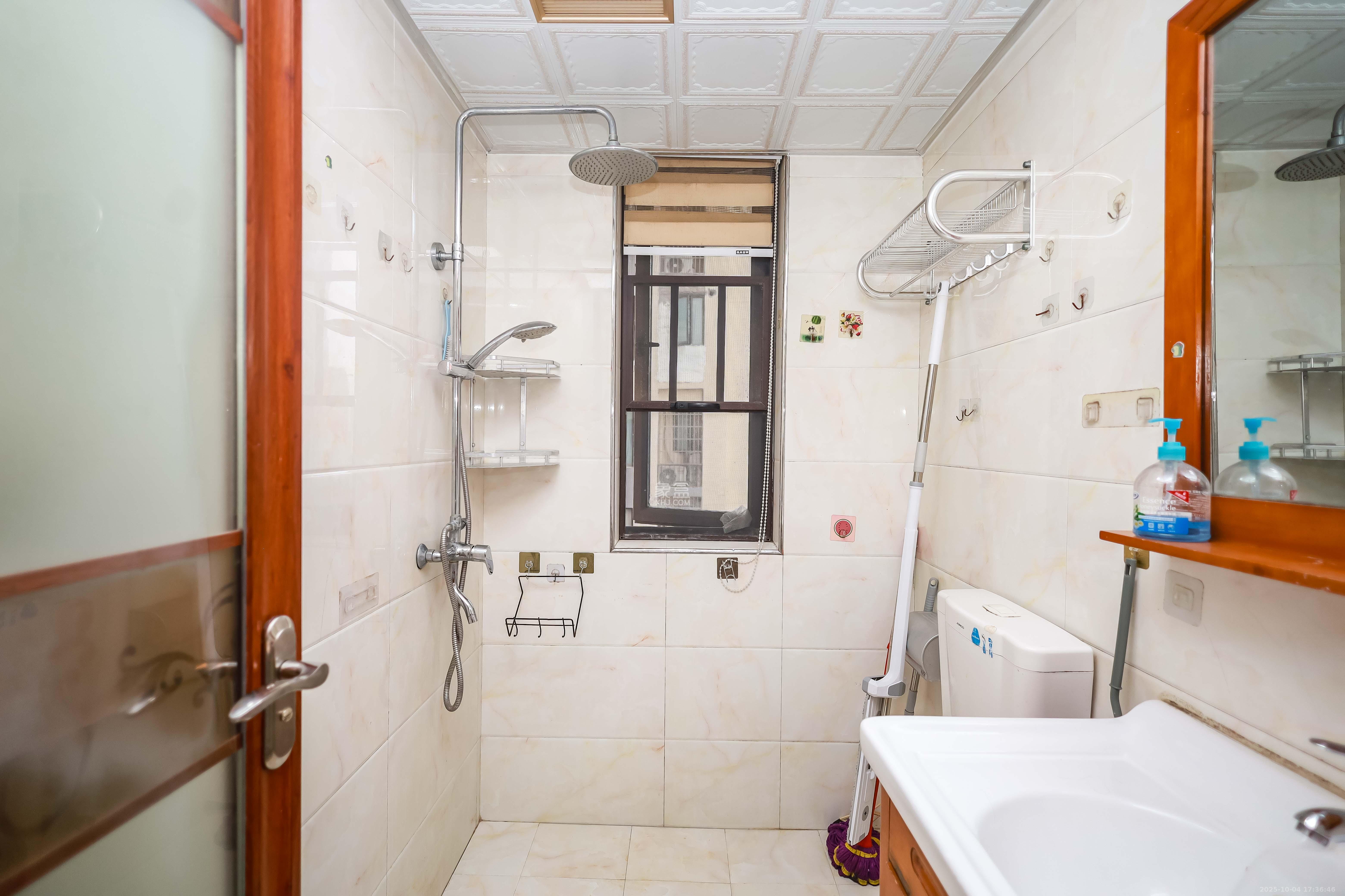 卓越蔚蓝海岸三期 2室1厅1卫 66.0万 卓越蔚蓝海岸三期 2室1厅1卫 66.0万卫生间