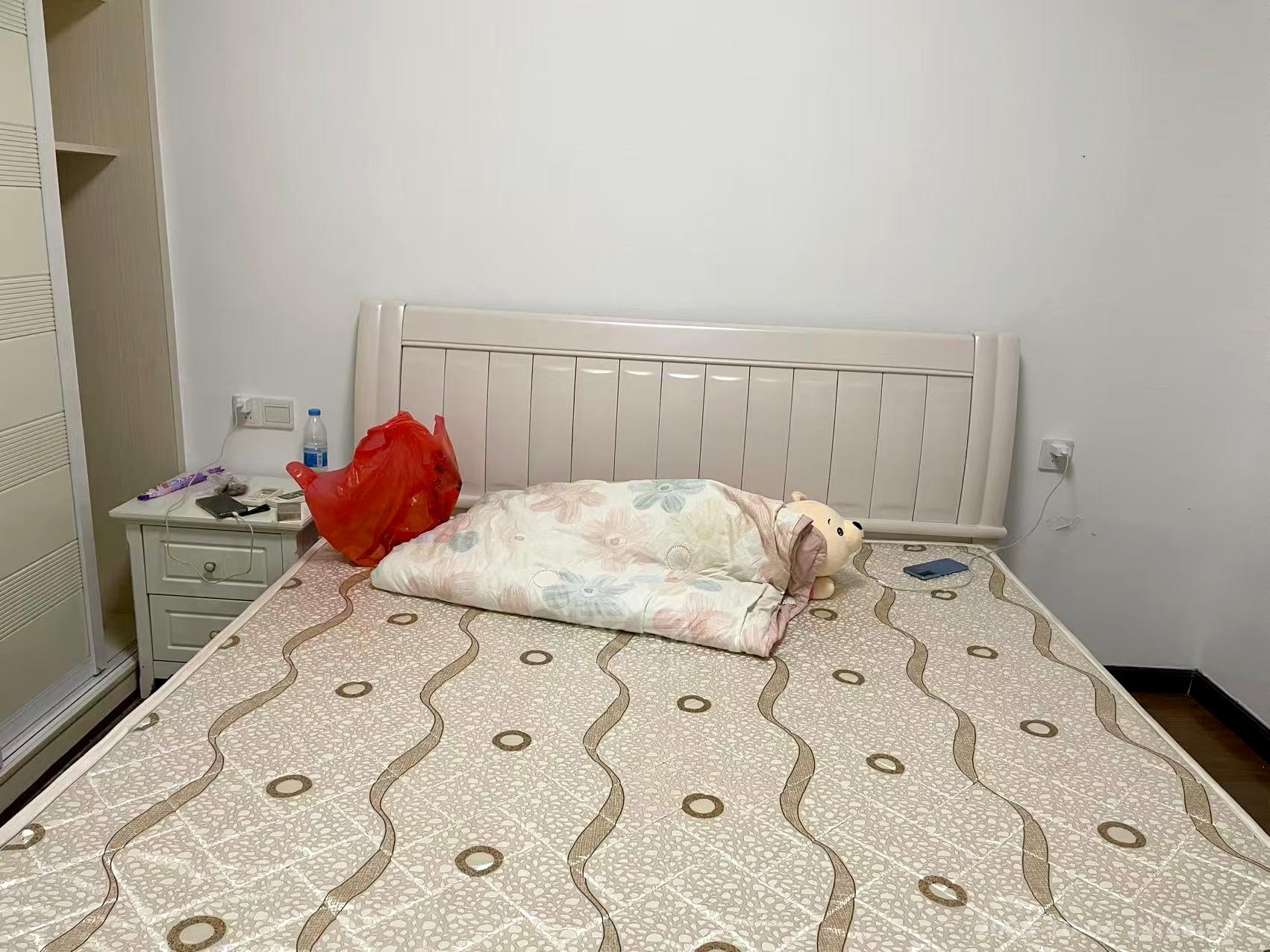 颐景园3期协力小区 3室2厅2卫 2500.0元/月 颐景园3期协力小区 3室2厅2卫 2500.0元/月室内图