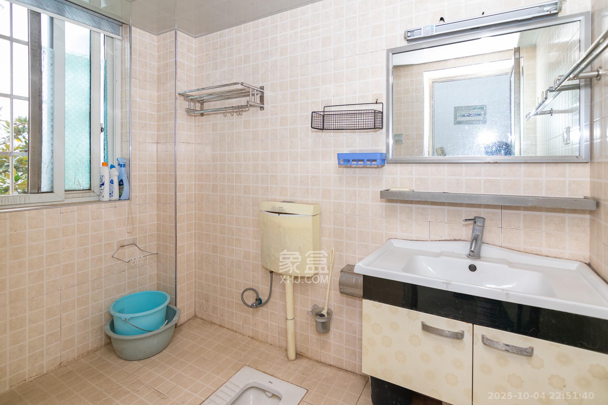 中新森林海  2室2厅1卫    38.8万卫生间