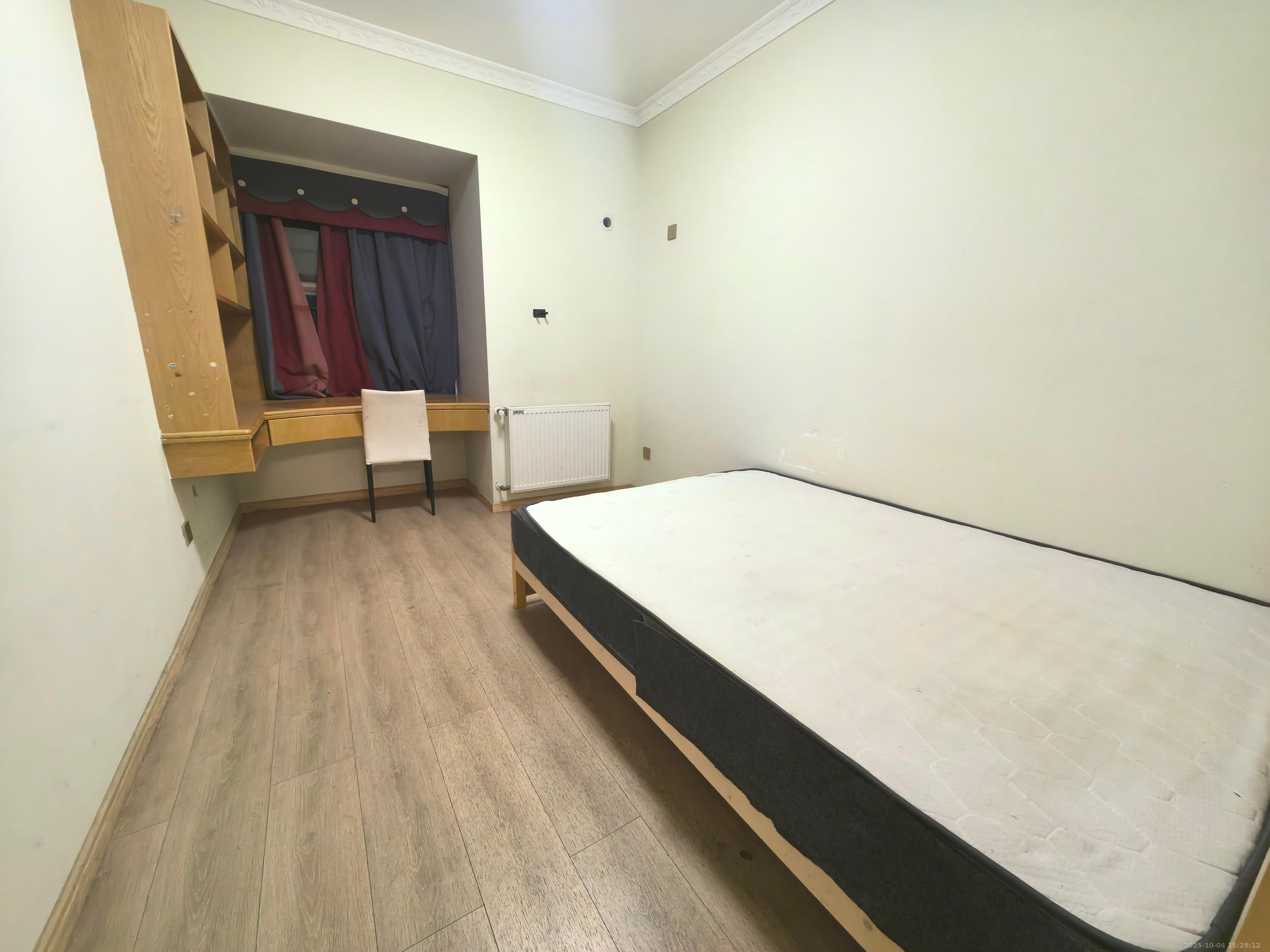 莱茵小镇  3室2厅2卫    1800.0元/月室内图