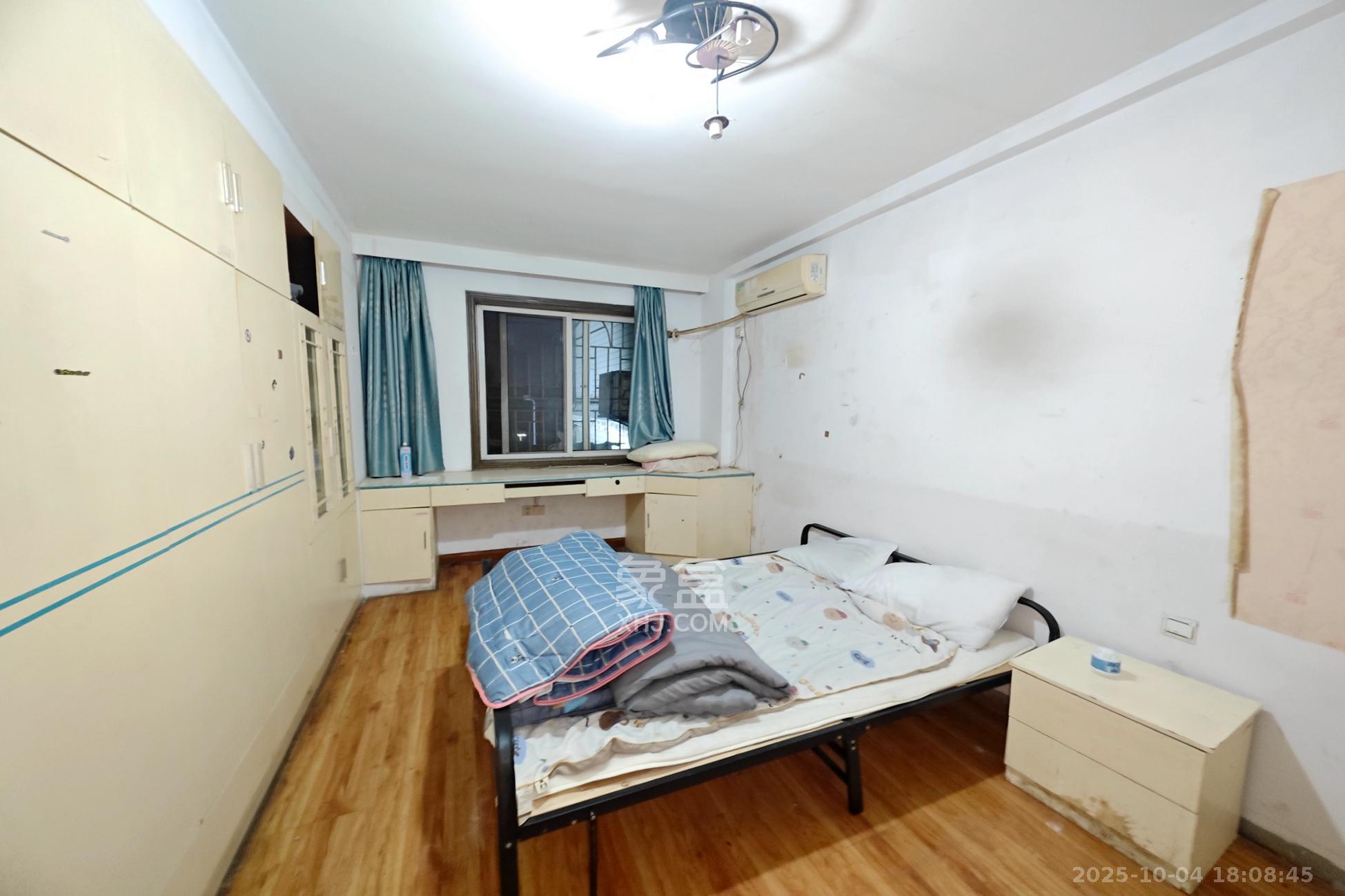 怡景民居  3室2厅1卫    1400.0元/月