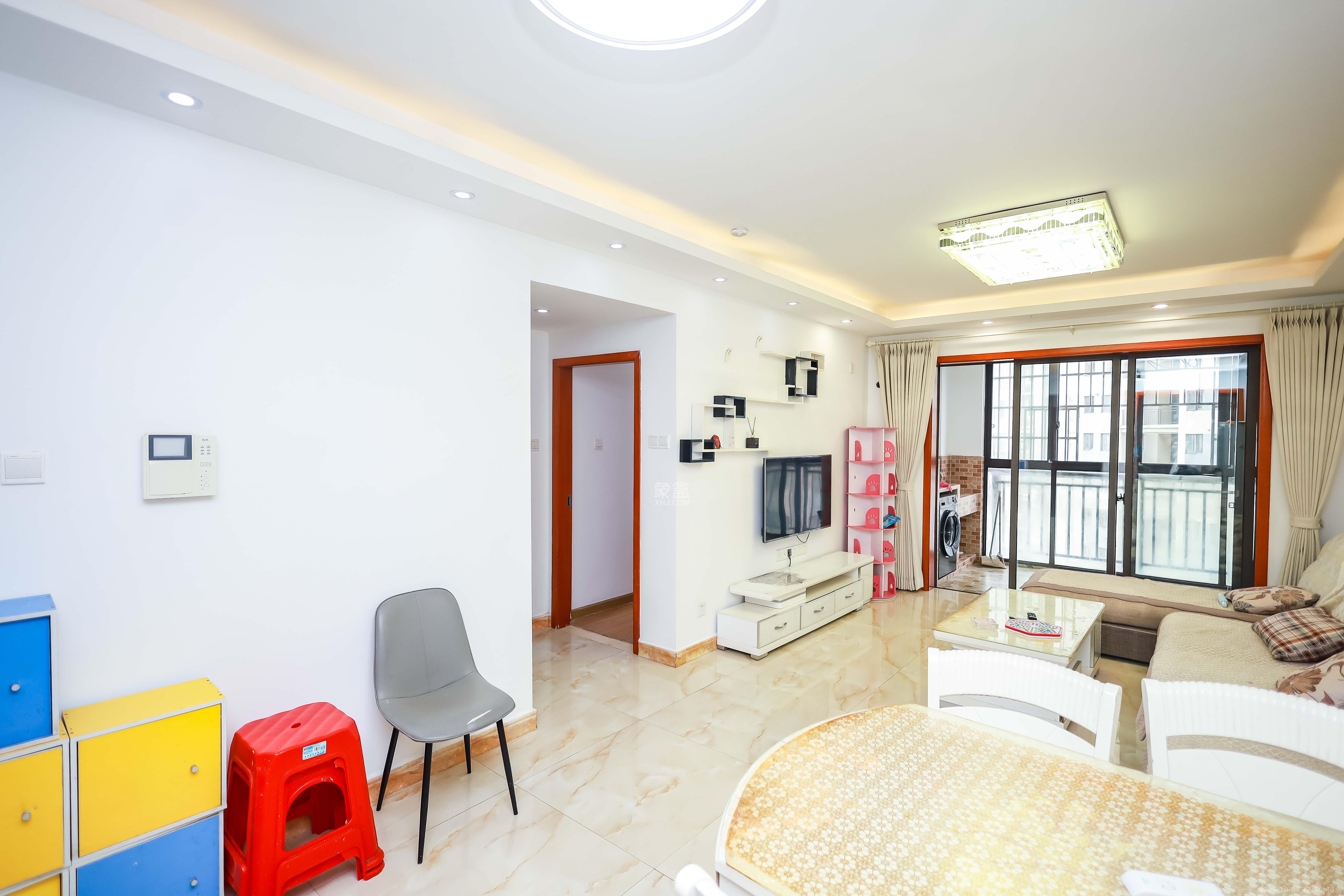 卓越蔚蓝海岸三期 2室1厅1卫 66.0万 卓越蔚蓝海岸三期 2室1厅1卫 66.0万客厅