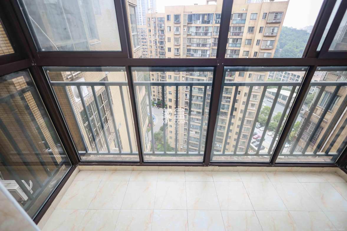 阳光晶城 4室2厅2卫 118.0万 阳光晶城 4室2厅2卫 118.0万阳台