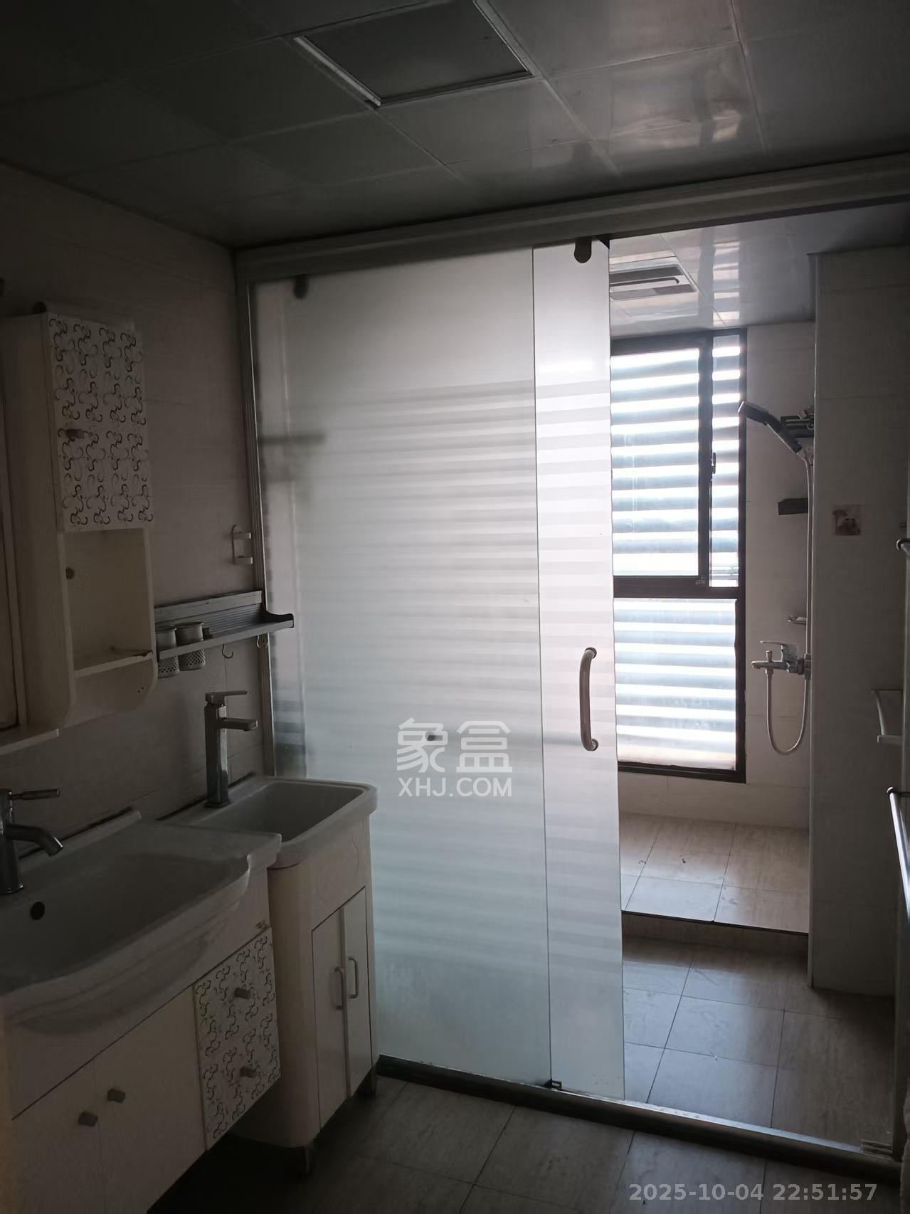 辉煌国际城一期 3室2厅2卫 2800.0元/月 辉煌国际城一期 3室2厅2卫 2800.0元/月室内图