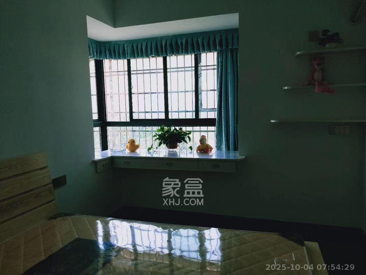 岳鞍阁小区  2室2厅1卫    1750.0元/月 岳鞍阁小区  2室2厅1卫    1750.0元/月室内图