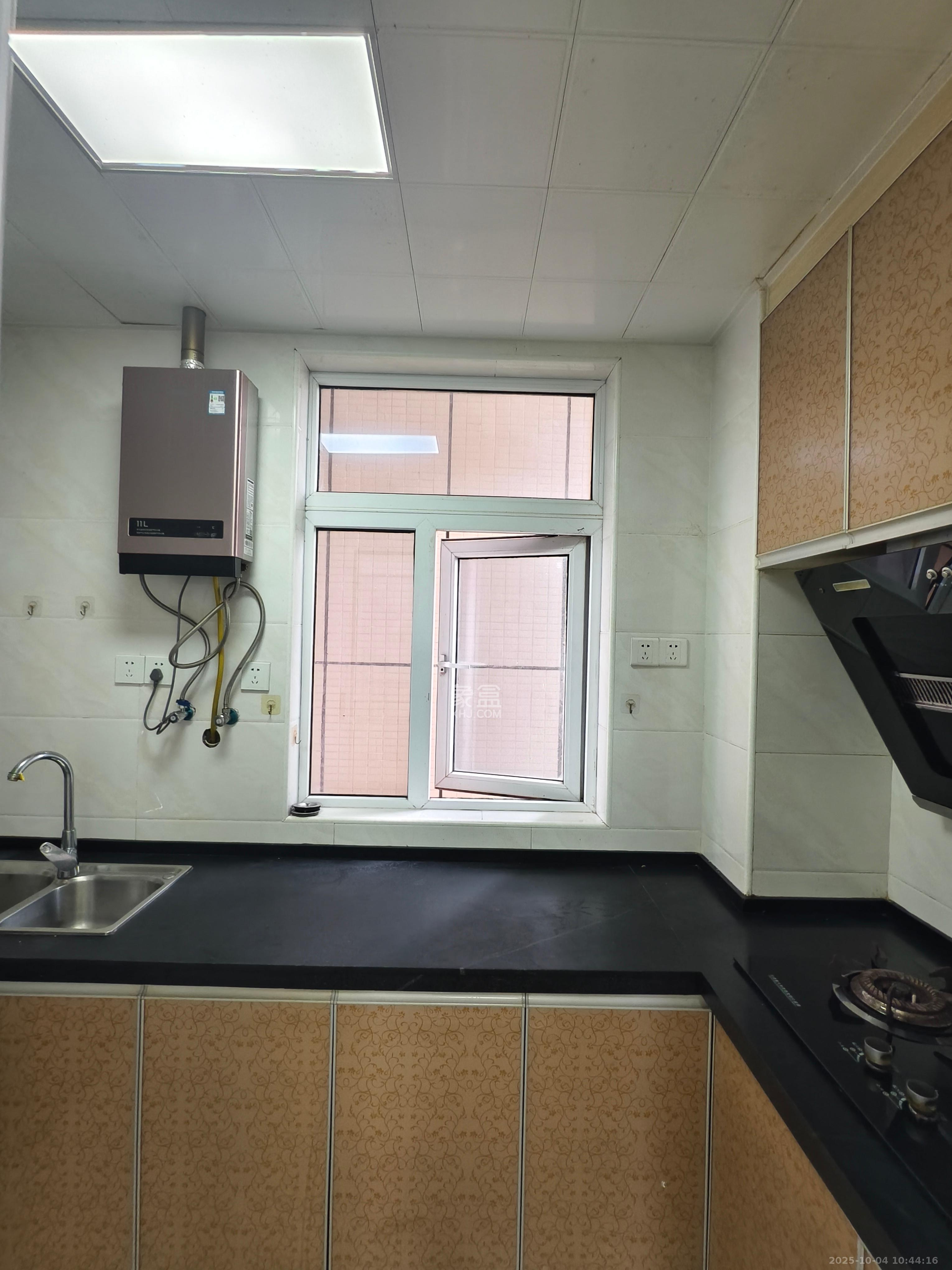 和悦城(蟠龙景苑)  3室2厅1卫    2000.0元/月室内图