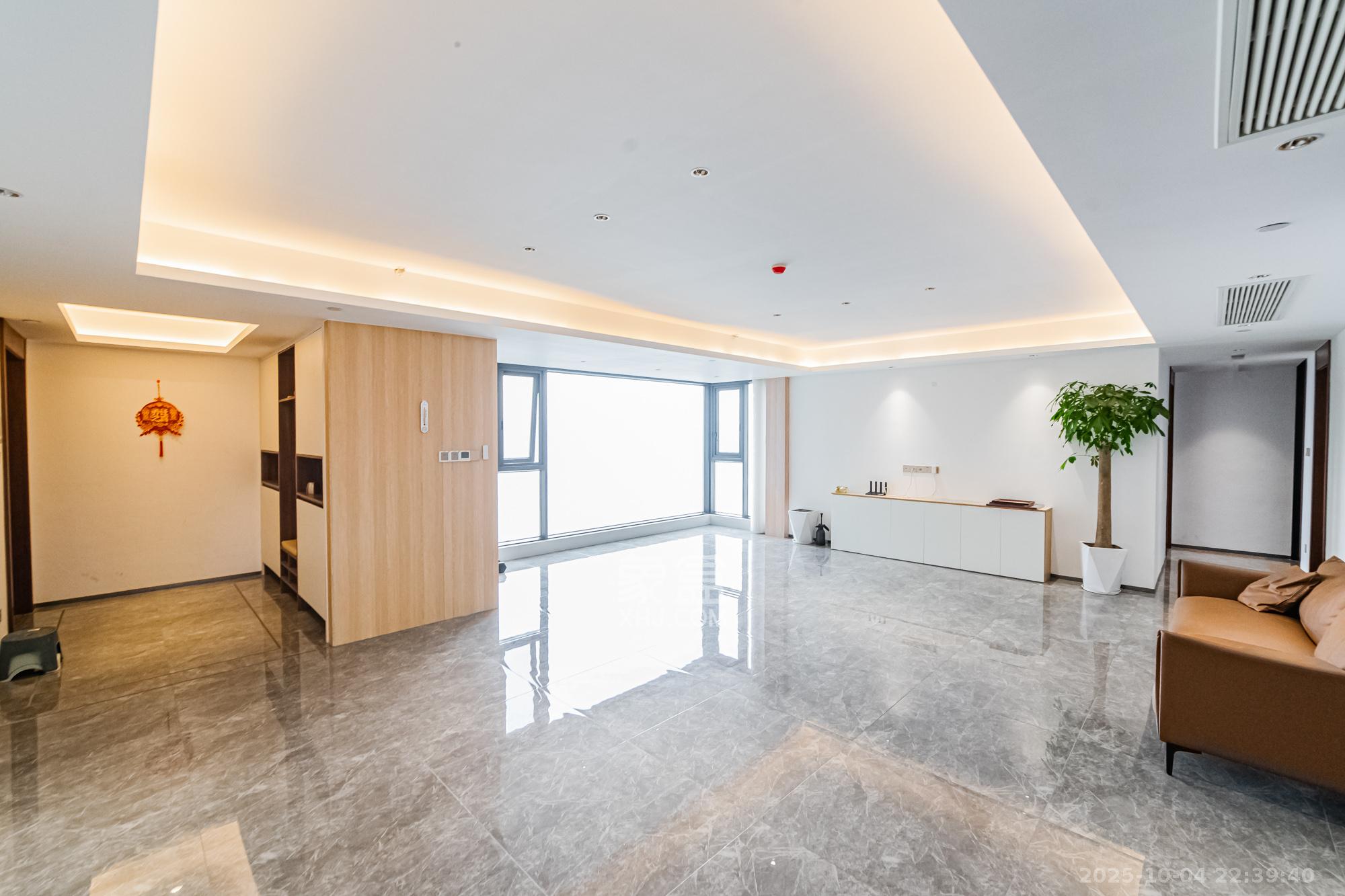 北辰瀚江府 4室2厅2卫 435.0万 北辰瀚江府 4室2厅2卫 435.0万客厅