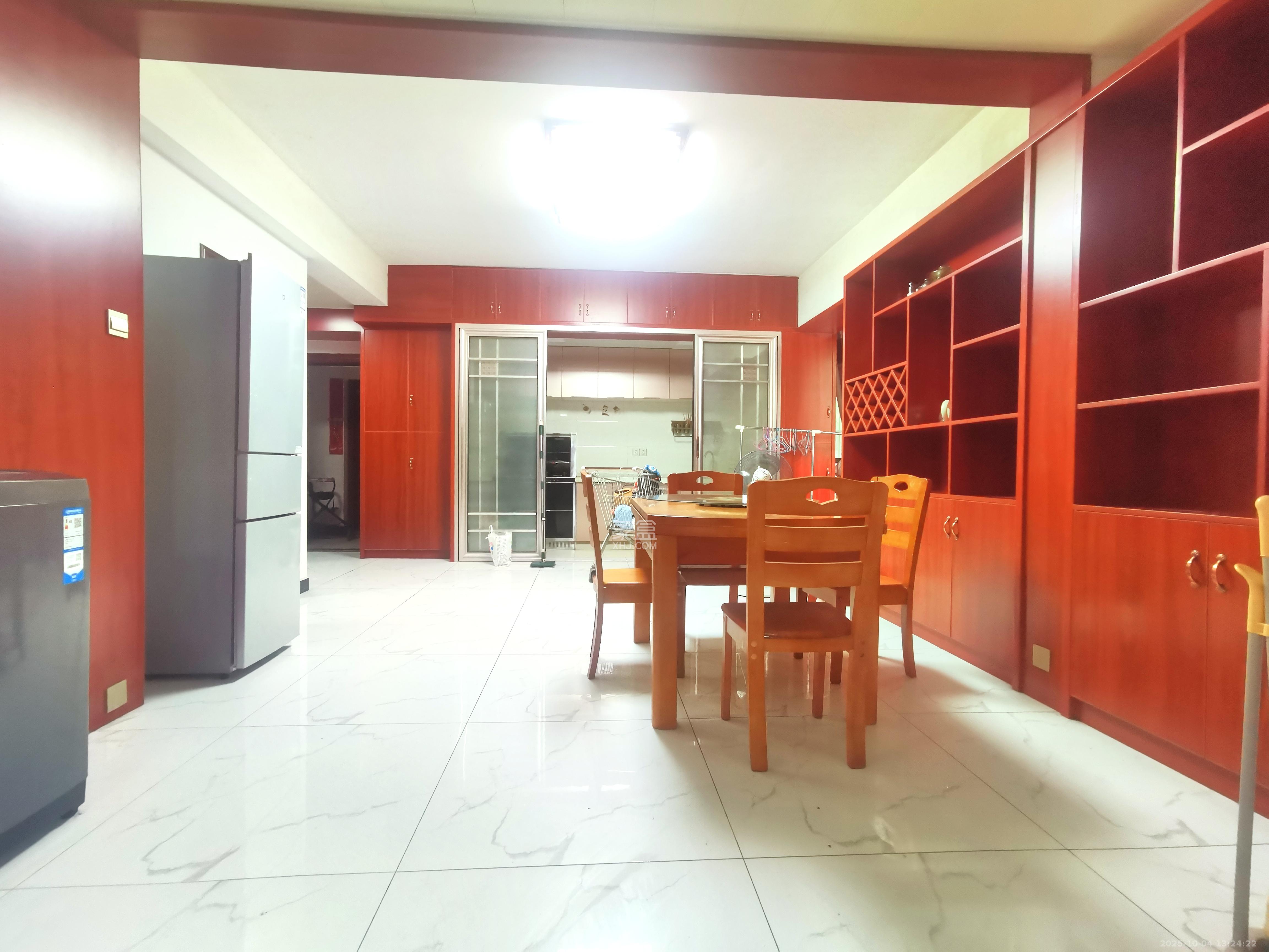 山语城一期 3室2厅1卫 2200.0元/月 山语城一期 3室2厅1卫 2200.0元/月室内图