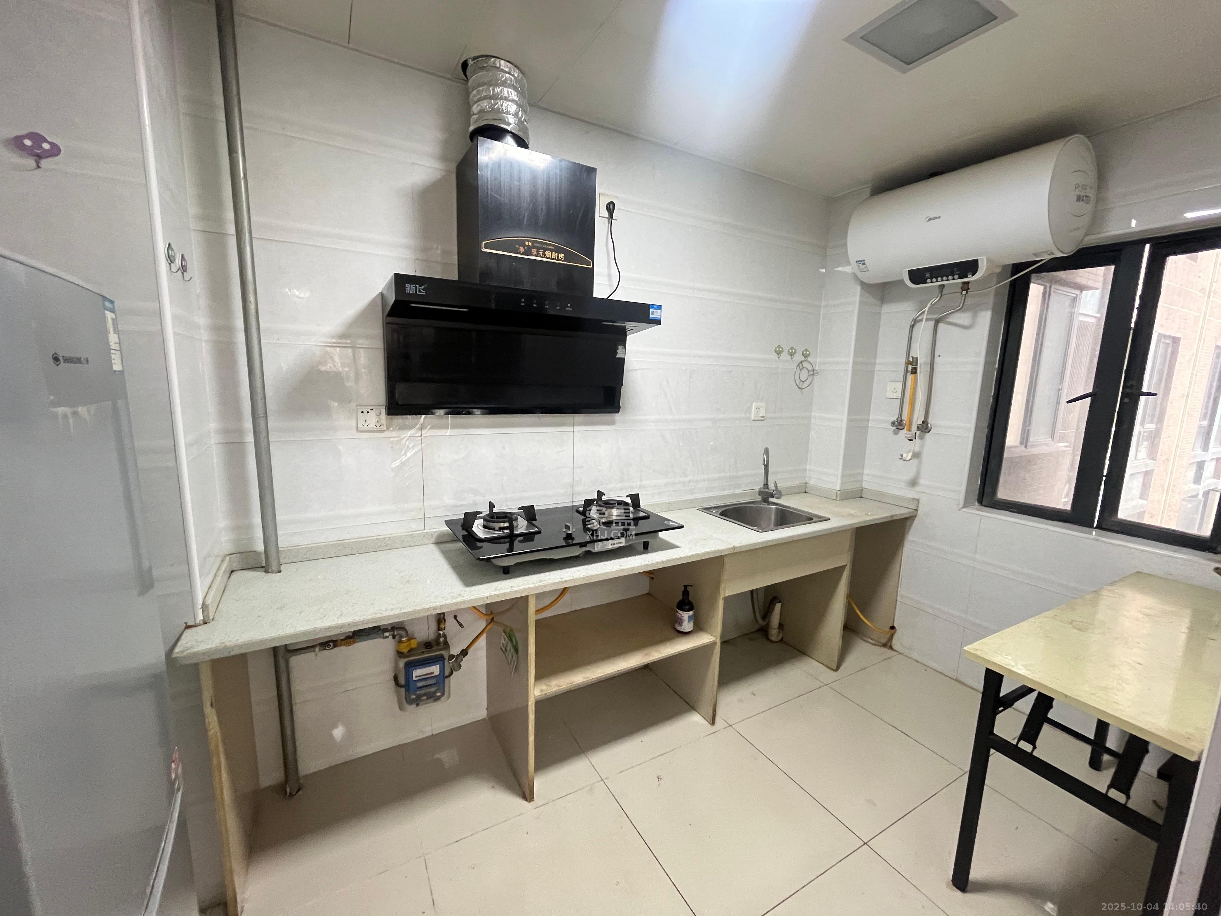 长房天翼未来城  3室2厅1卫    3200.0元/月 长房天翼未来城  3室2厅1卫    3200.0元/月室内图