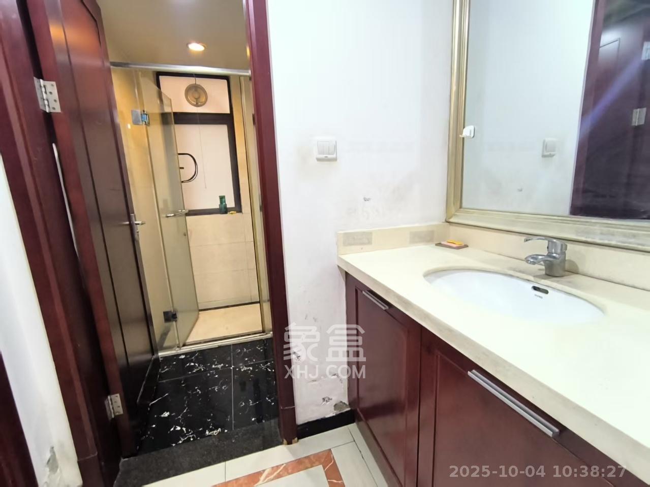 中海国际二期  1室2厅1卫    1800.0元/月 中海国际二期  1室2厅1卫    1800.0元/月室内图