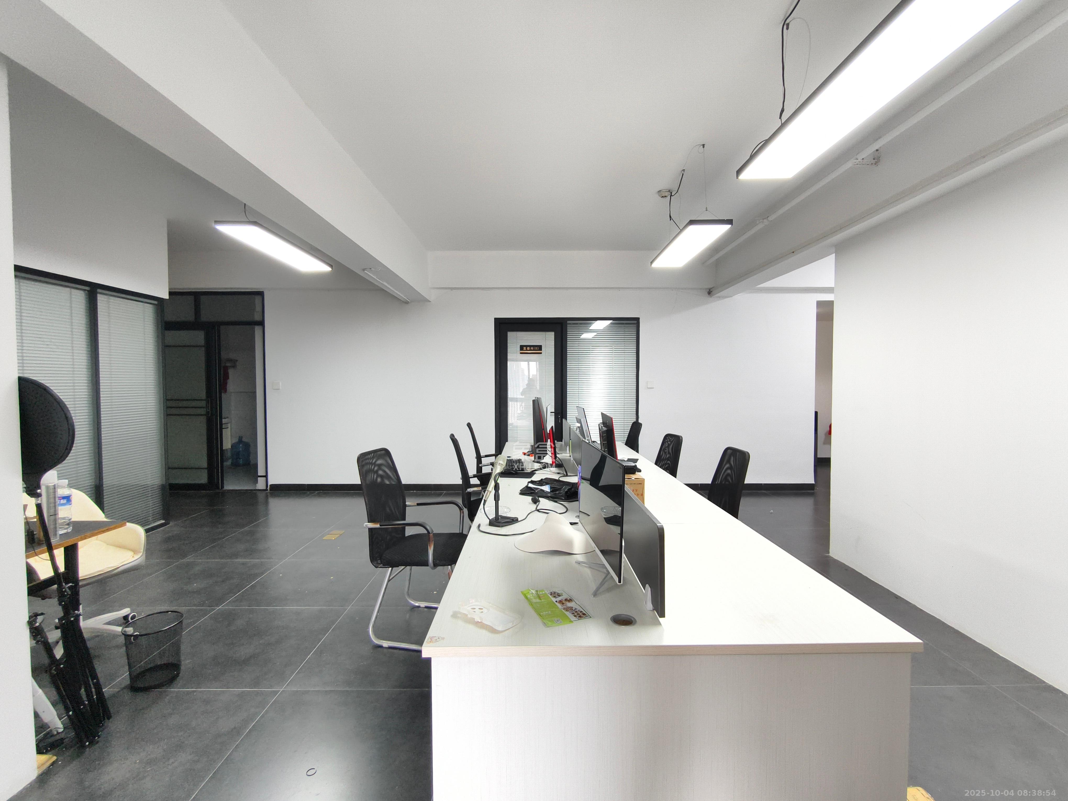 明发国际城 1室1厅1卫 1300.0元/月 明发国际城 1室1厅1卫 1300.0元/月室内图