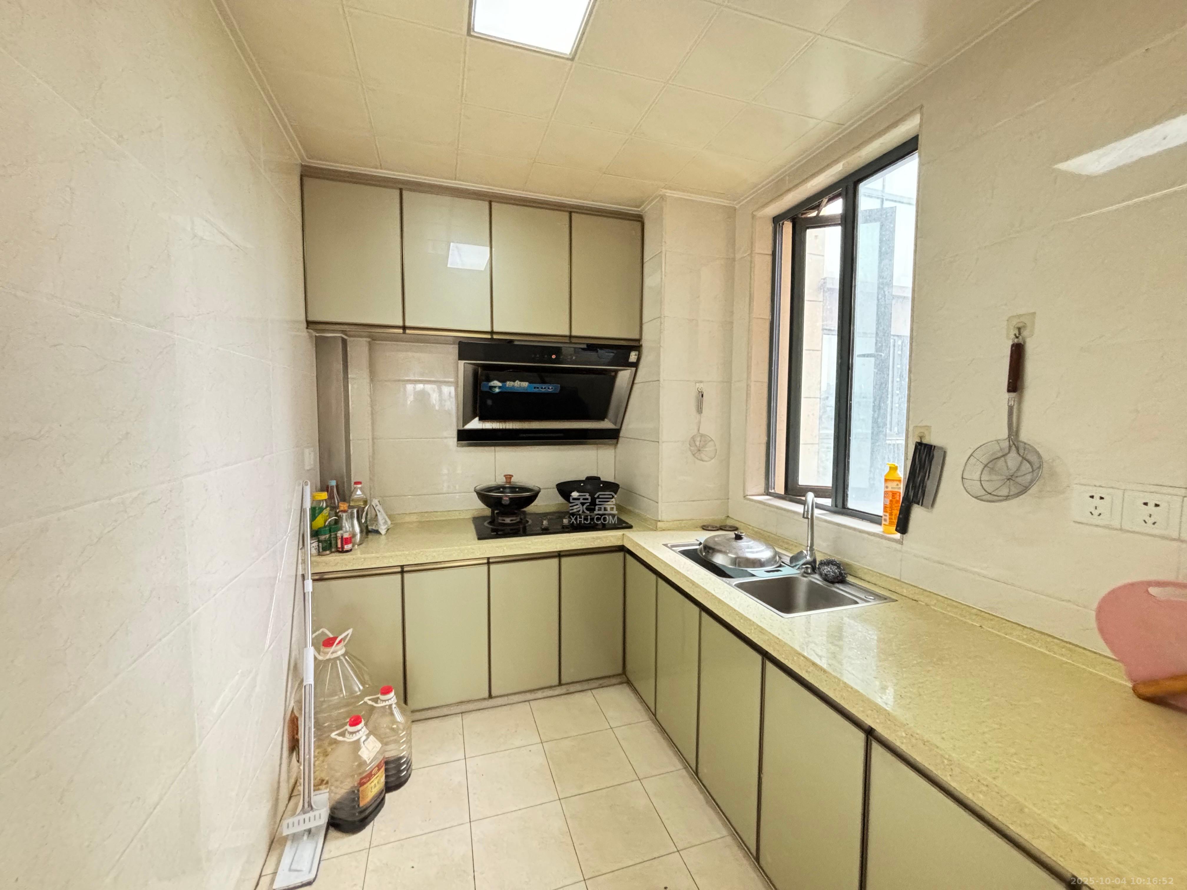 荣盛花语书苑 3室2厅1卫 2800.0元/月 荣盛花语书苑 3室2厅1卫 2800.0元/月室内图