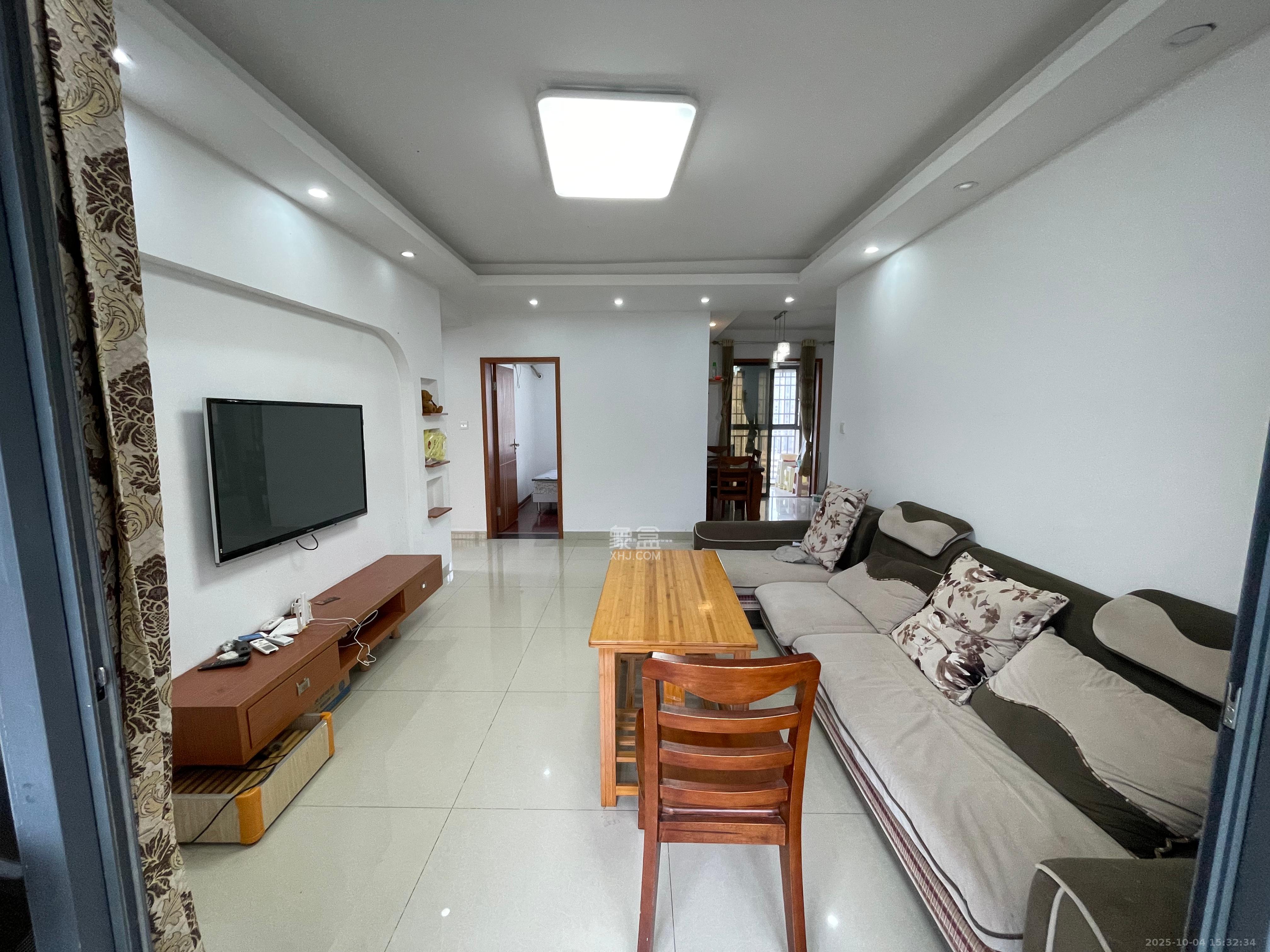 保利麓谷林语C区 3室2厅1卫 2200.0元/月 保利麓谷林语C区 3室2厅1卫 2200.0元/月室内图