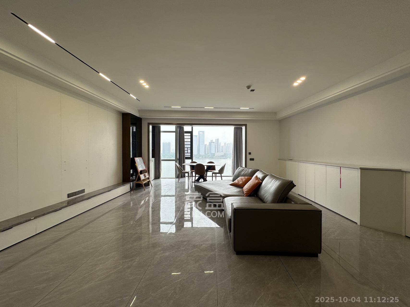 北辰定江洋  3室2厅2卫    13000.0元/月室内图